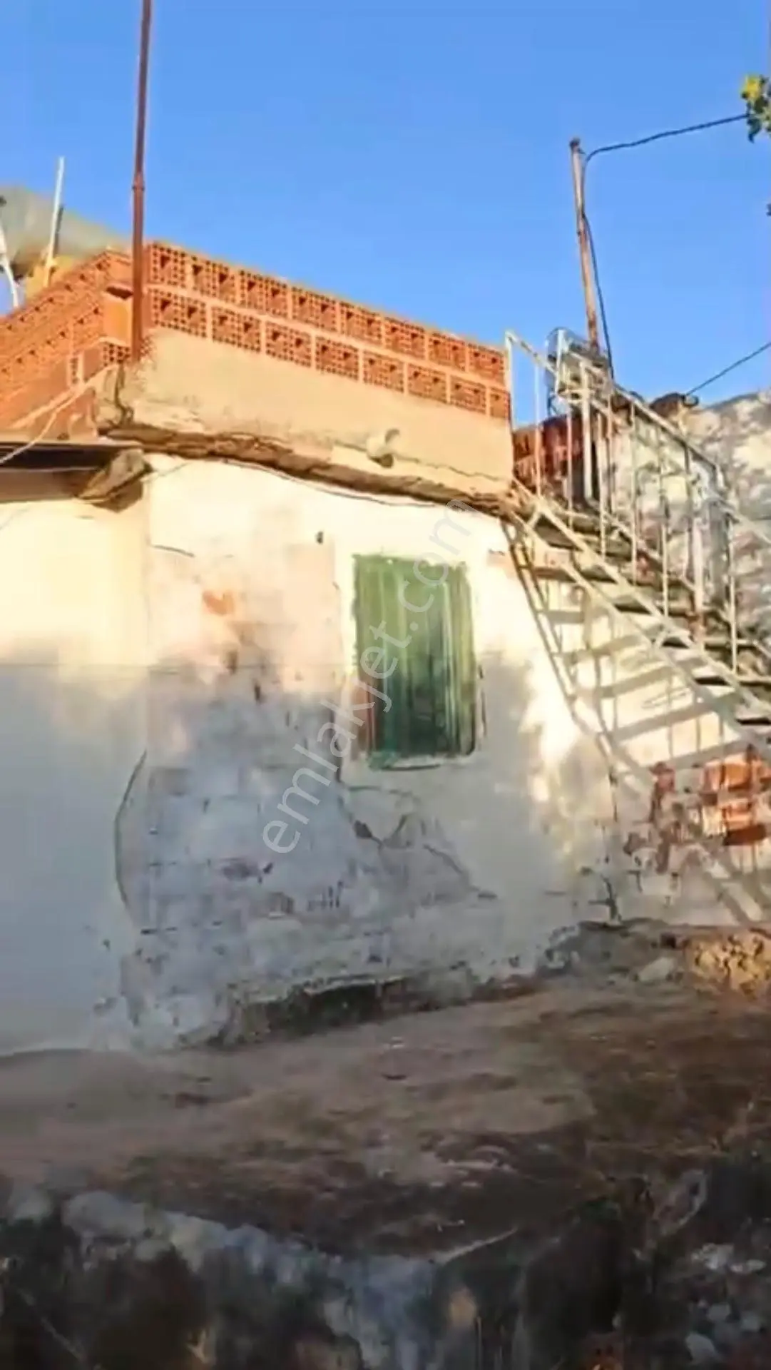 Acil Satılık! Turgutlu Sinirli’de 242 M² Tek Tapu Bahçeli Müstakil Ev — fotoğraf 2