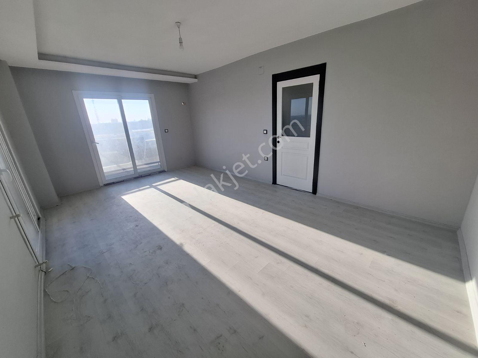 E-5 Yoluna Çok Yakın Özel Güvenlikli Acill Satılık 3+1 Daire — fotoğraf 2