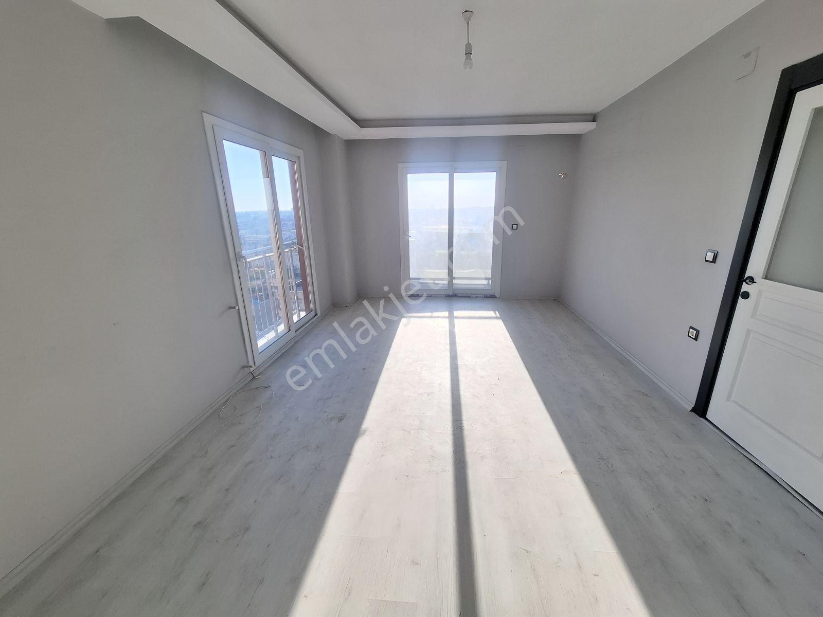 E-5 Yoluna Çok Yakın Özel Güvenlikli Acill Satılık 3+1 Daire — fotoğraf 3