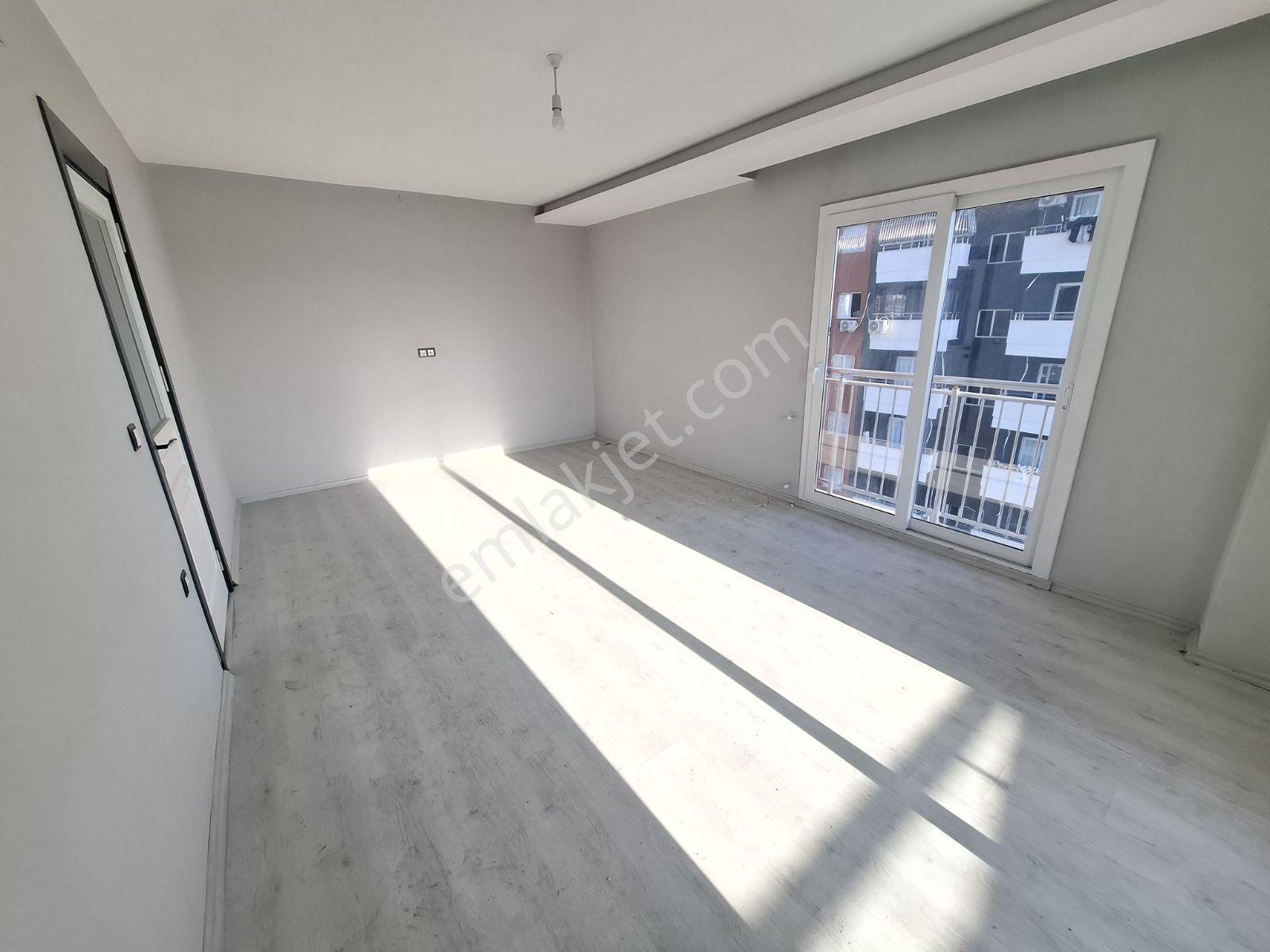 E-5 Yoluna Çok Yakın Özel Güvenlikli Acill Satılık 3+1 Daire — fotoğraf 4