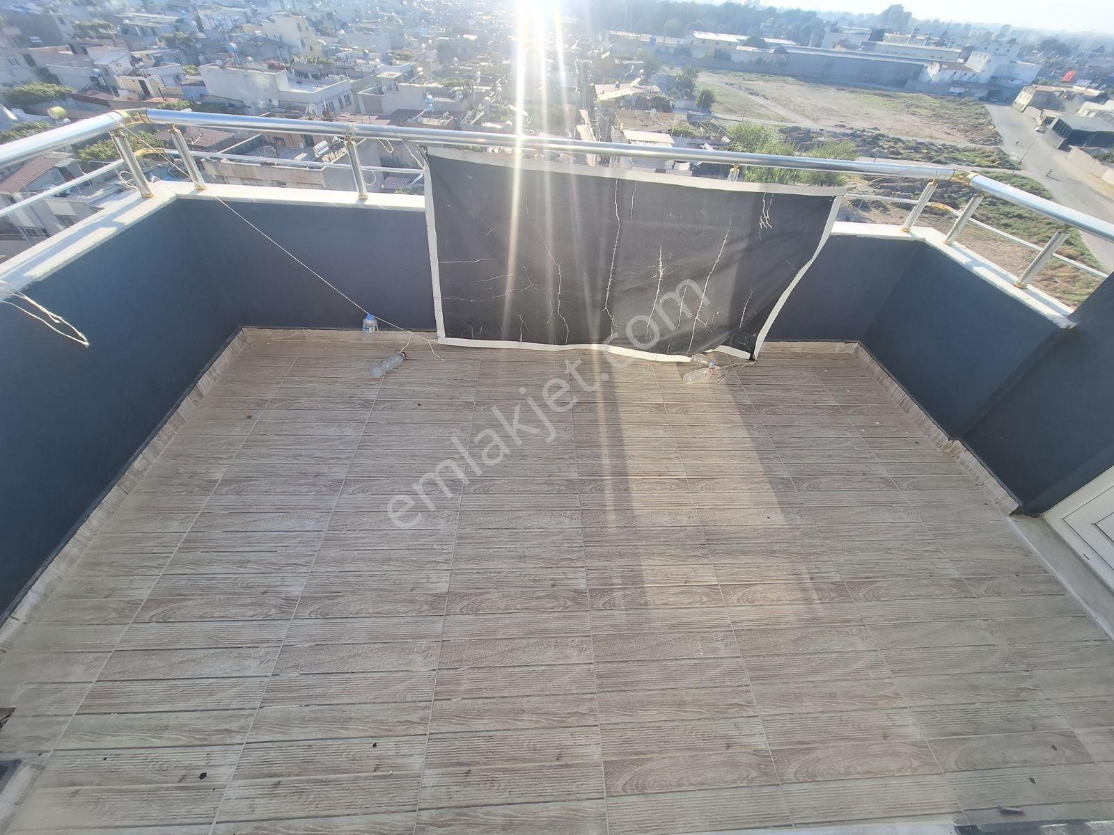 E-5 Yoluna Çok Yakın Özel Güvenlikli Acill Satılık 3+1 Daire — fotoğraf 7