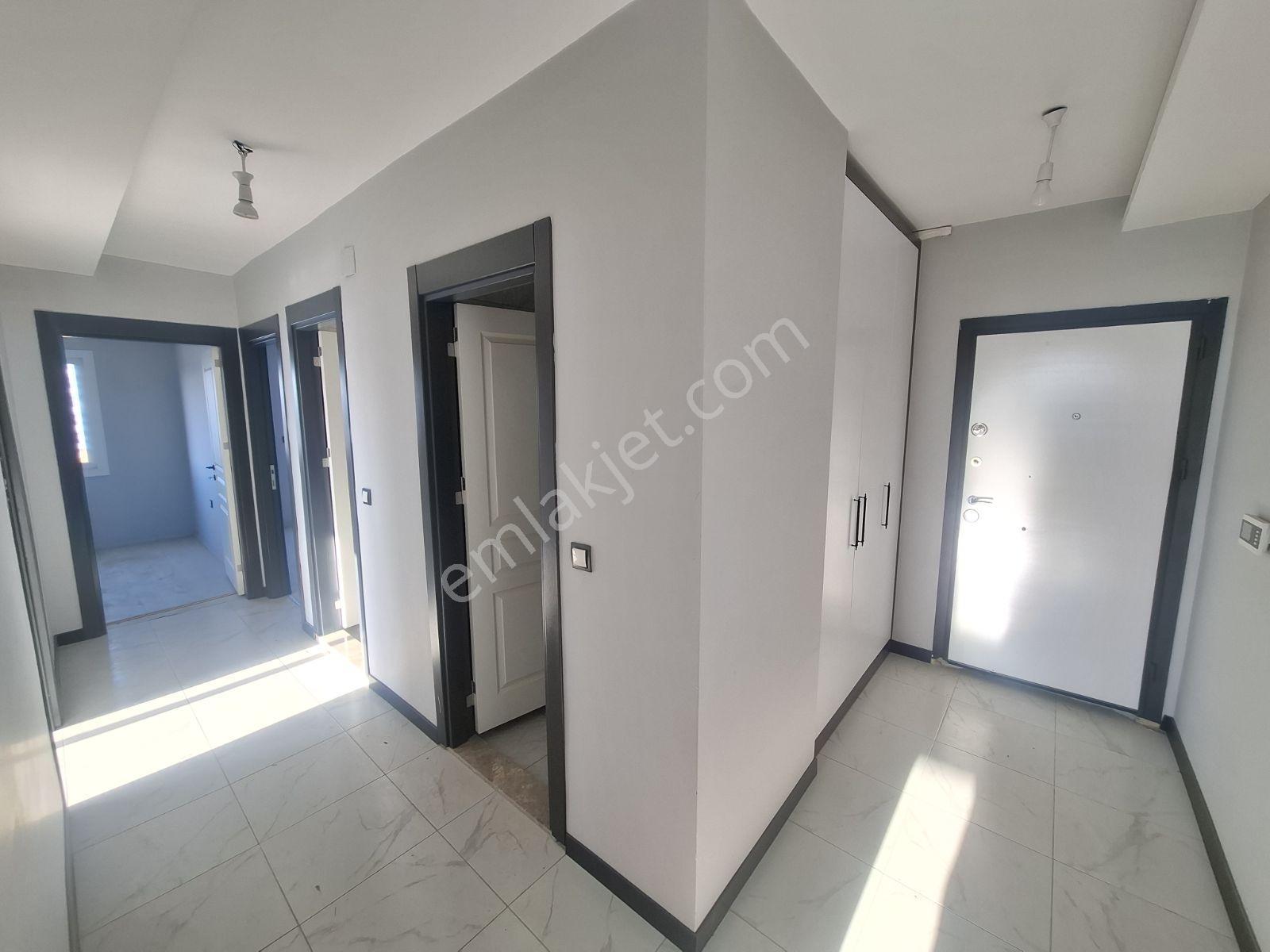 E-5 Yoluna Çok Yakın Özel Güvenlikli Acill Satılık 3+1 Daire — fotoğraf 17