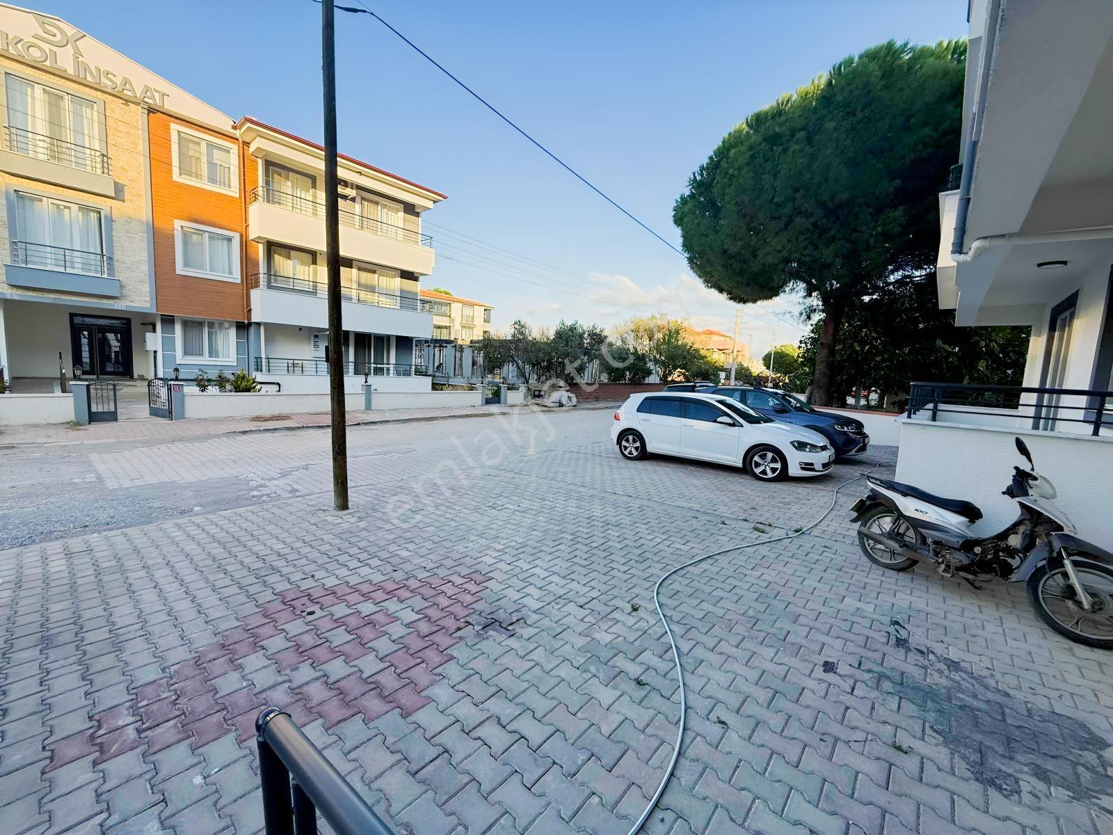 Yamaç Emlaktan Mükemmel Konumda Cam Sokağında 3+1 Daire Ara Kat — fotoğraf 5