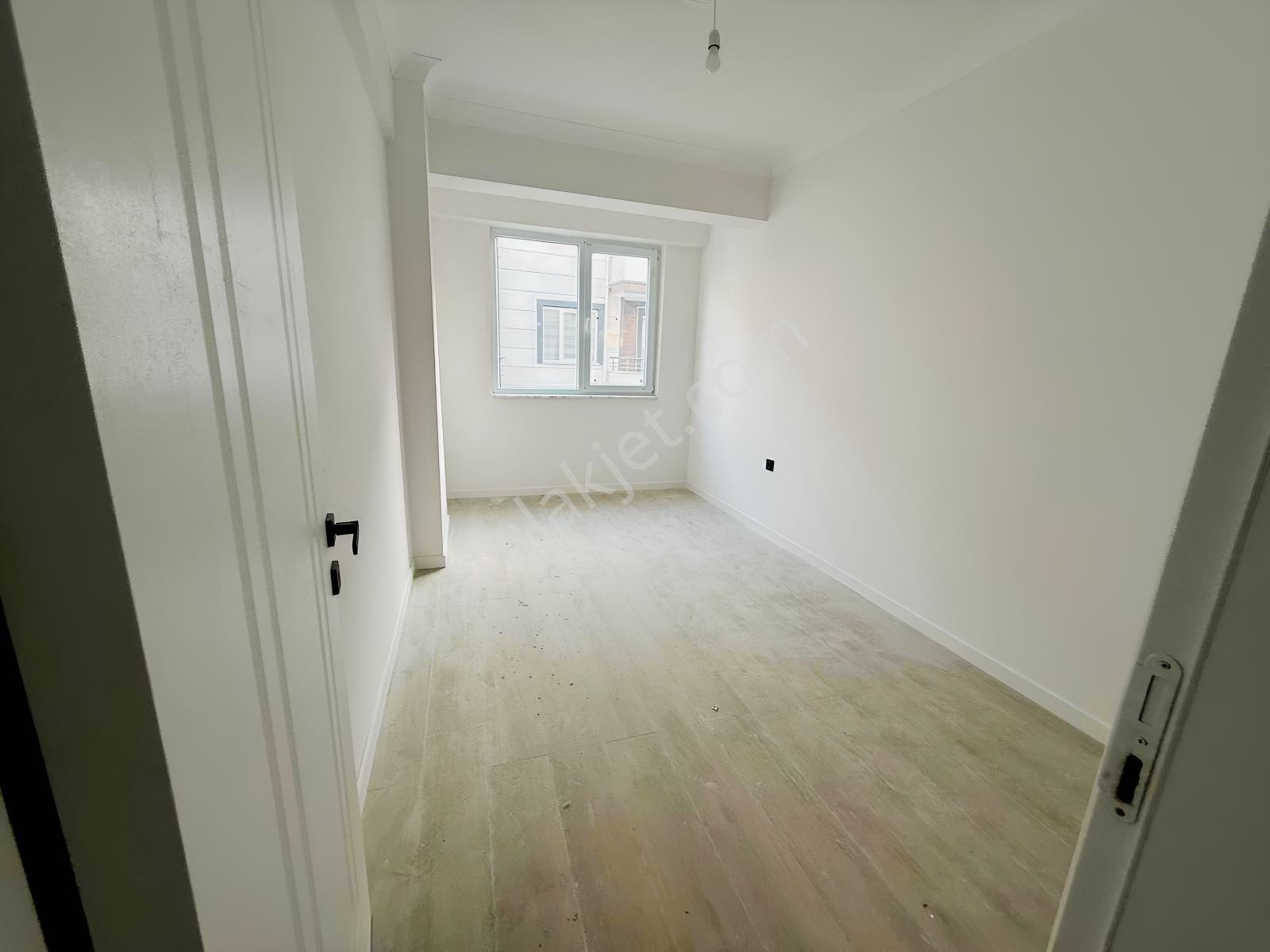 Yamaç Emlaktan Mükemmel Konumda Cam Sokağında 3+1 Daire Ara Kat — fotoğraf 13