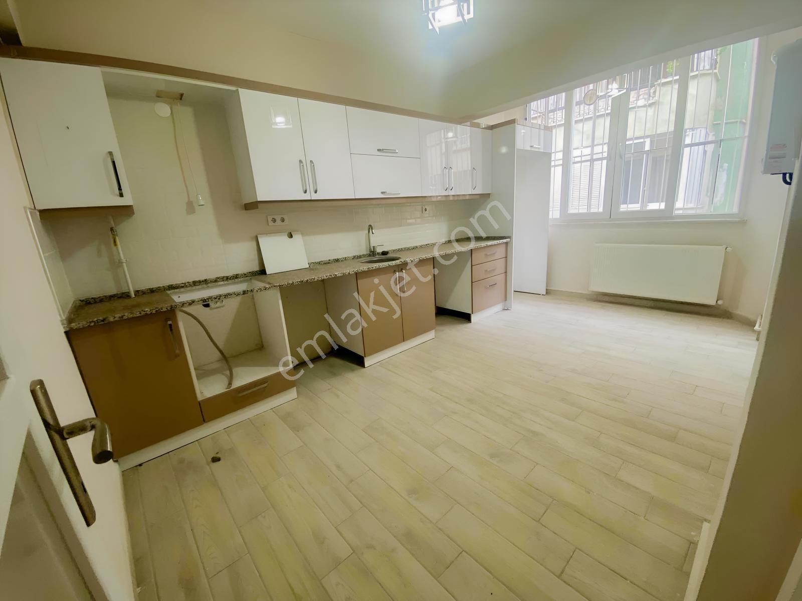 Cumhuriyetde 3+1 Yüksek Giriş Katı — fotoğraf 17
