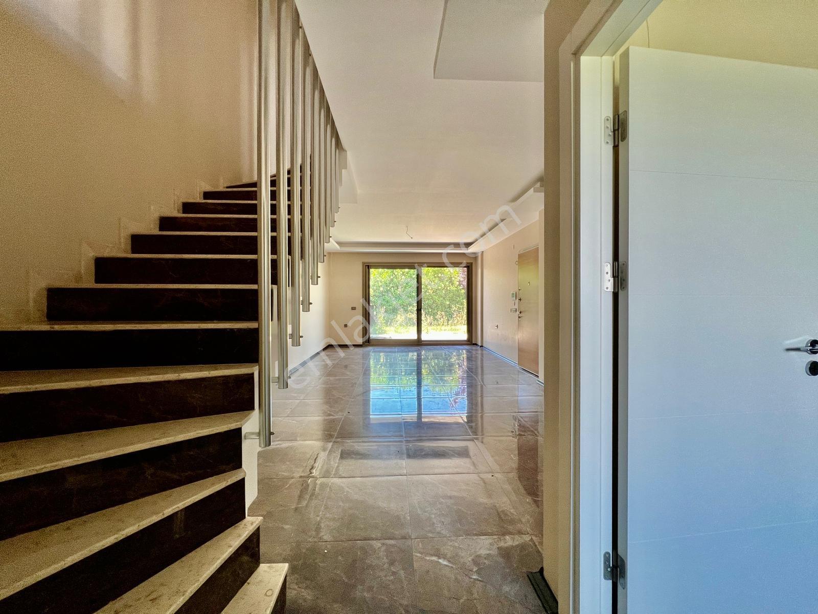 Urla Atatürk Mahallesinde Site İçerisinde Satılık Villa — fotoğraf 9