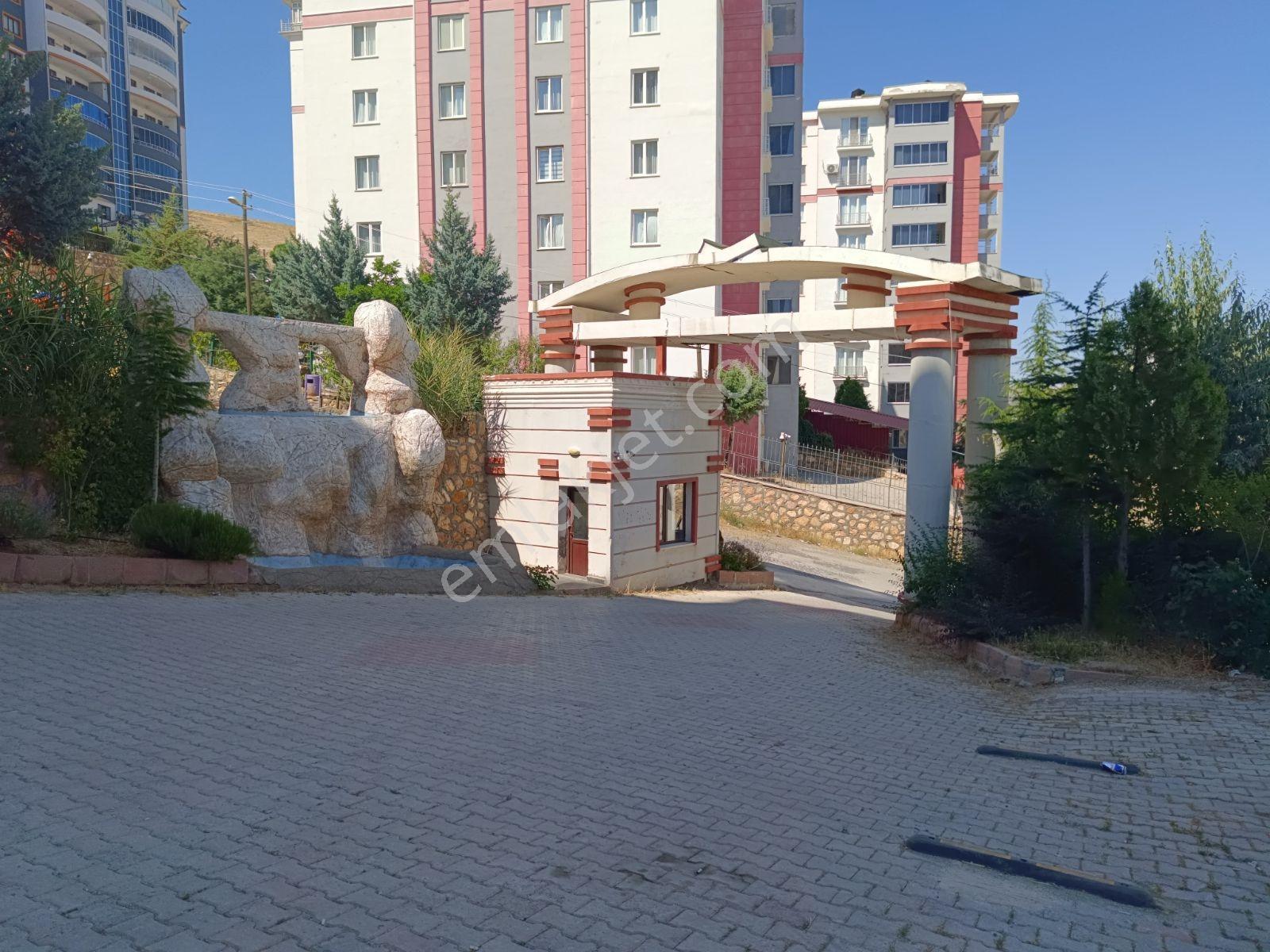 Adil Emlak'Tan Acil Satılık Cumhuriyet Mh 4+1 Daire