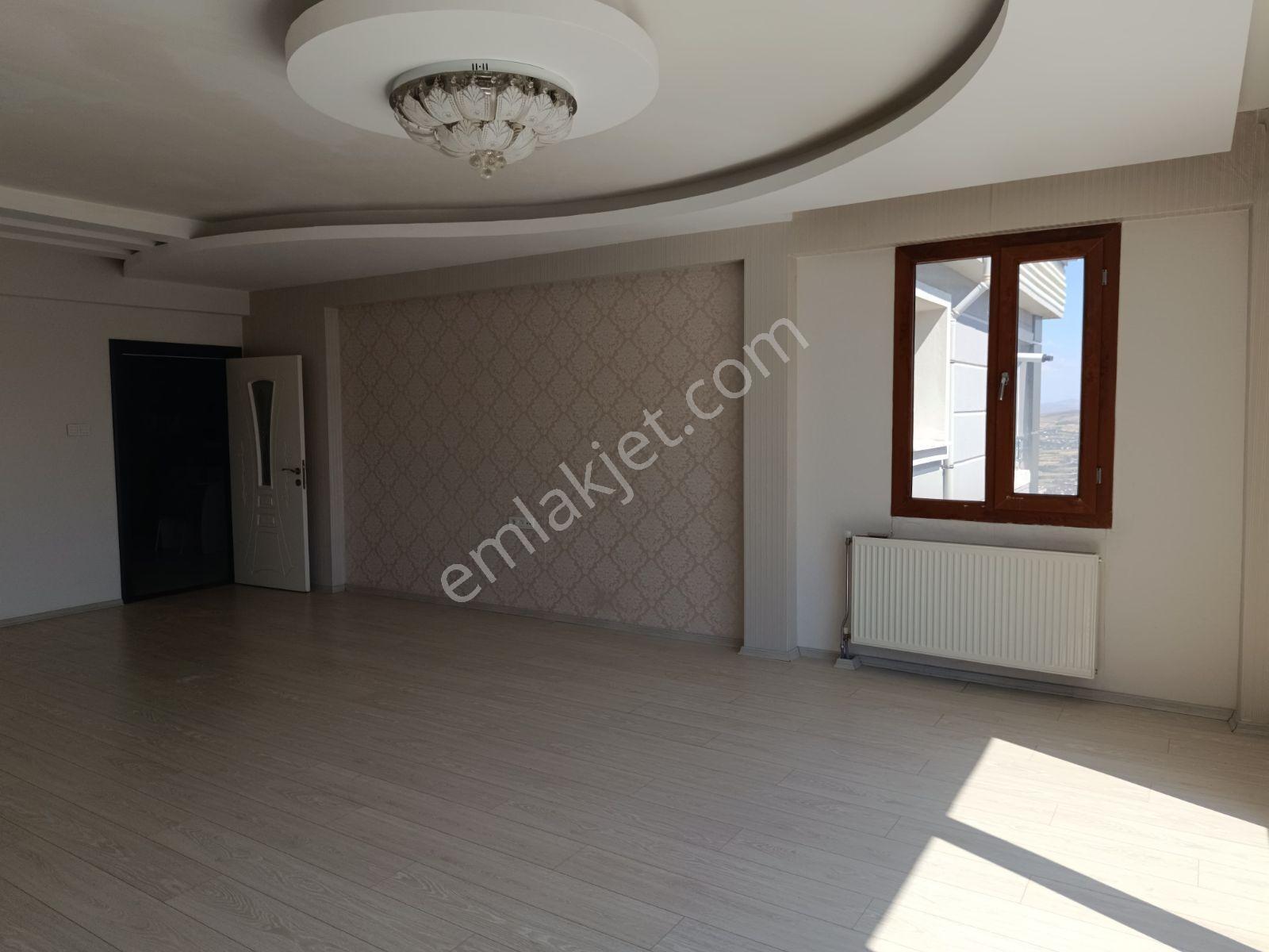 Adil Emlak'tan Acil Satılık Cumhuriyet Mh 4+1 Daire — fotoğraf 4