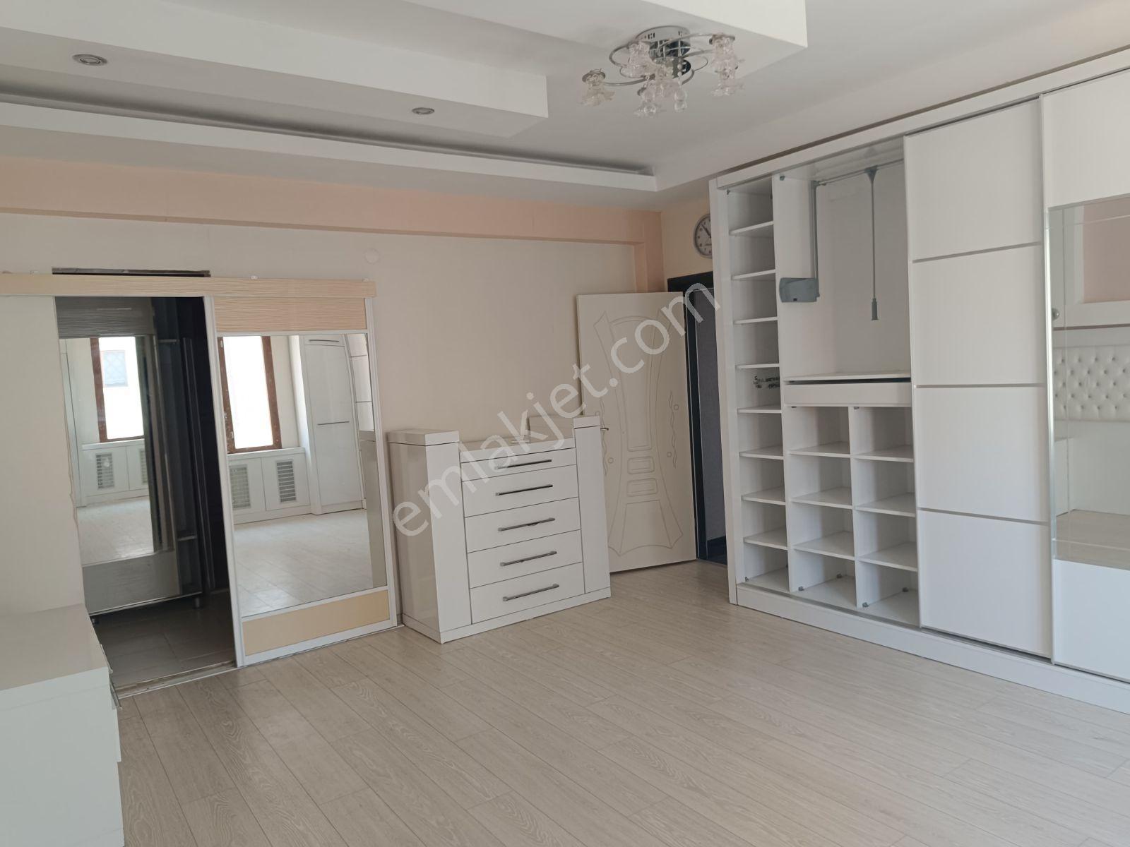 Adil Emlak'tan Acil Satılık Cumhuriyet Mh 4+1 Daire — fotoğraf 13