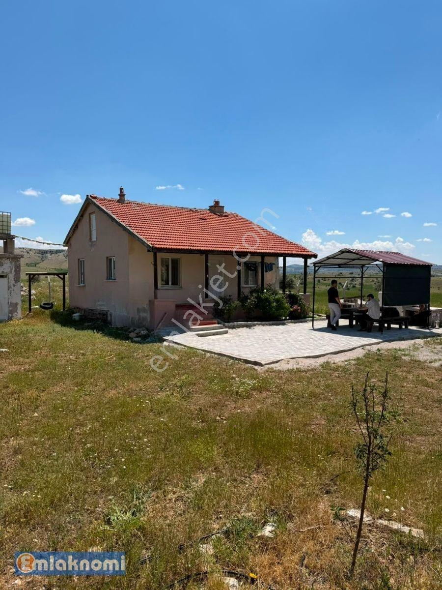 Emlaknomi'Den Burhan Satılık Hobi Bahçesi 4470 M2 İçerisinde Ev Var Su Var