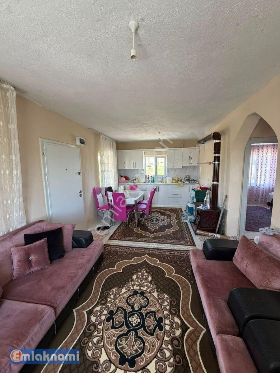 Emlaknomi'den Burhan Satılık Hobi Bahçesi 4470 M2 İçerisinde Ev Var Su Var — fotoğraf 2