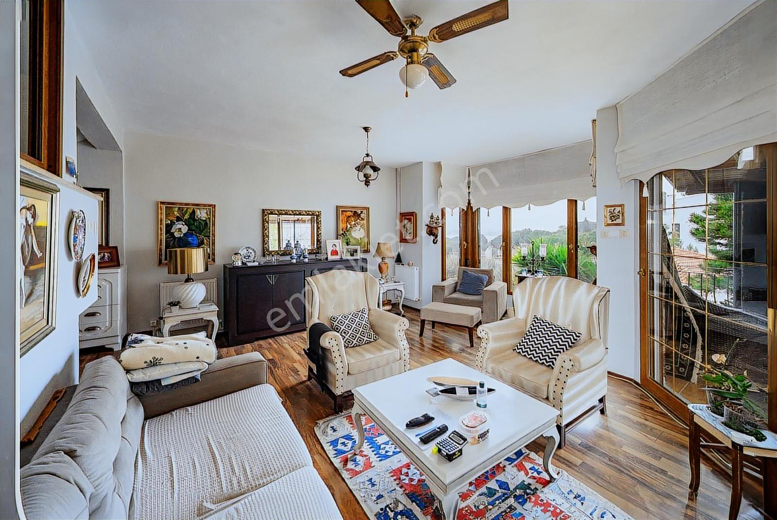 Urla İskele Yelkenkaya Sitesi'nde Satıklık 3+1 Özel Villa — fotoğraf 8