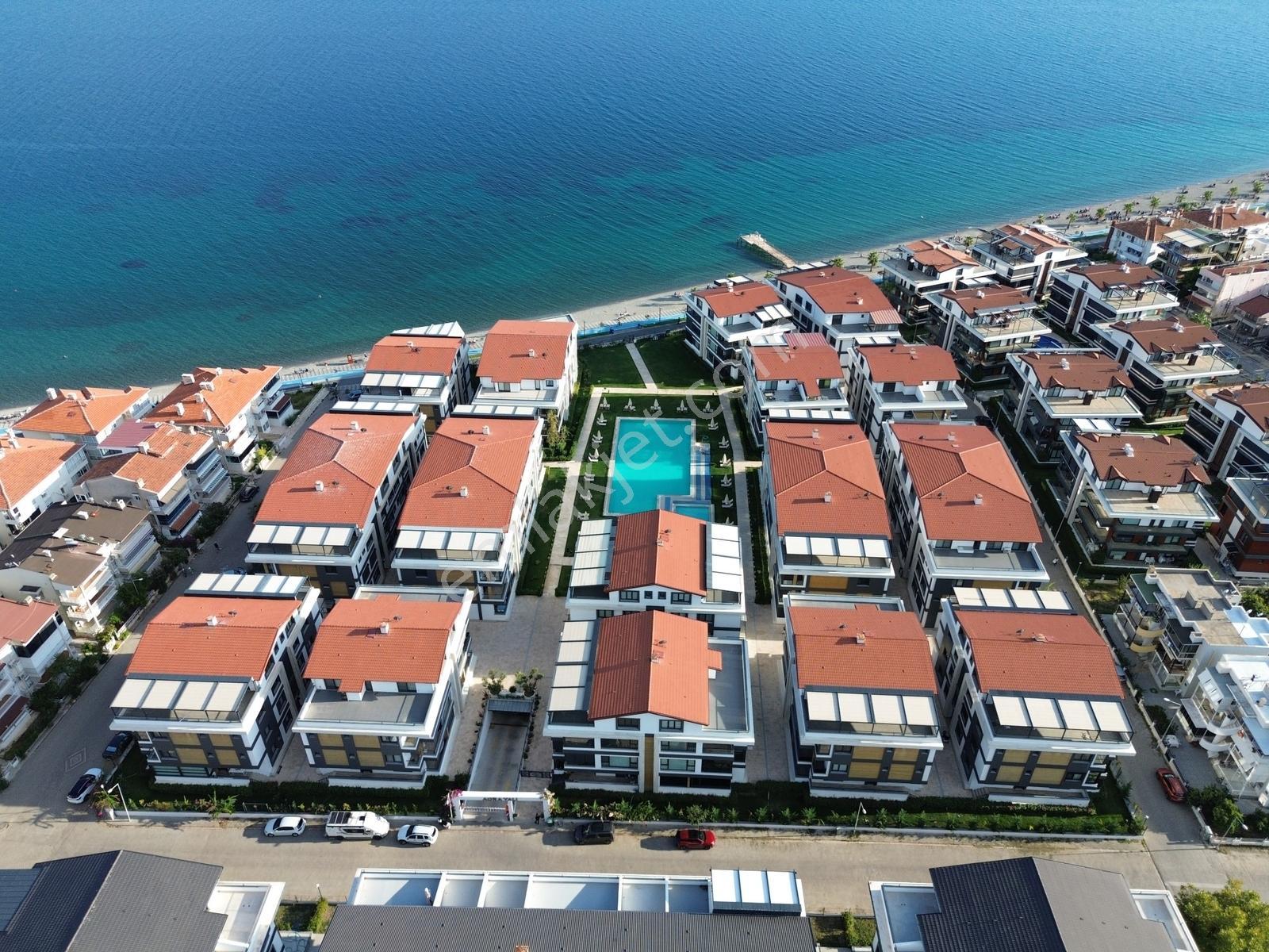 Altınoluk Adra Yalı'da Deniz Manzara Ön Cephe Satılık 3+1 Daire