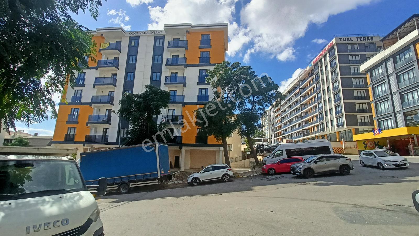 Cadde Üzerinde Metroya Yakın Oturuma Hazır 3+1 — fotoğraf 2