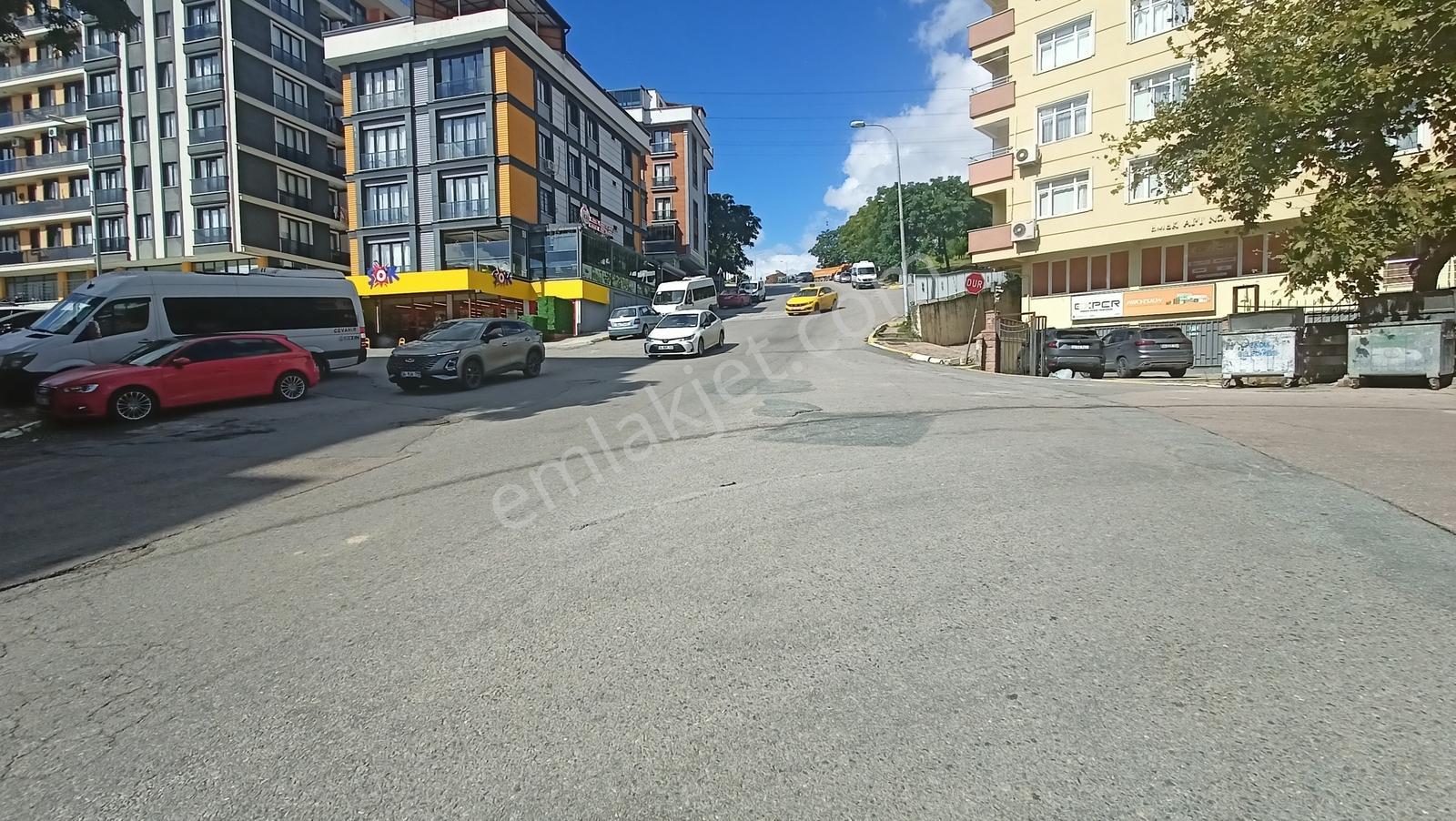 Cadde Üzerinde Metroya Yakın Oturuma Hazır 3+1 — fotoğraf 5