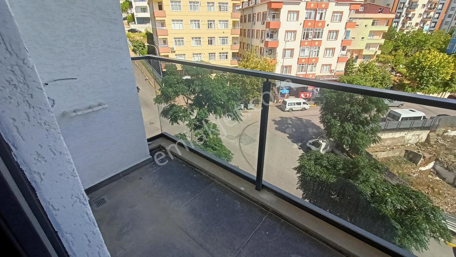 Cadde Üzerinde Metroya Yakın Oturuma Hazır 3+1 — fotoğraf 6