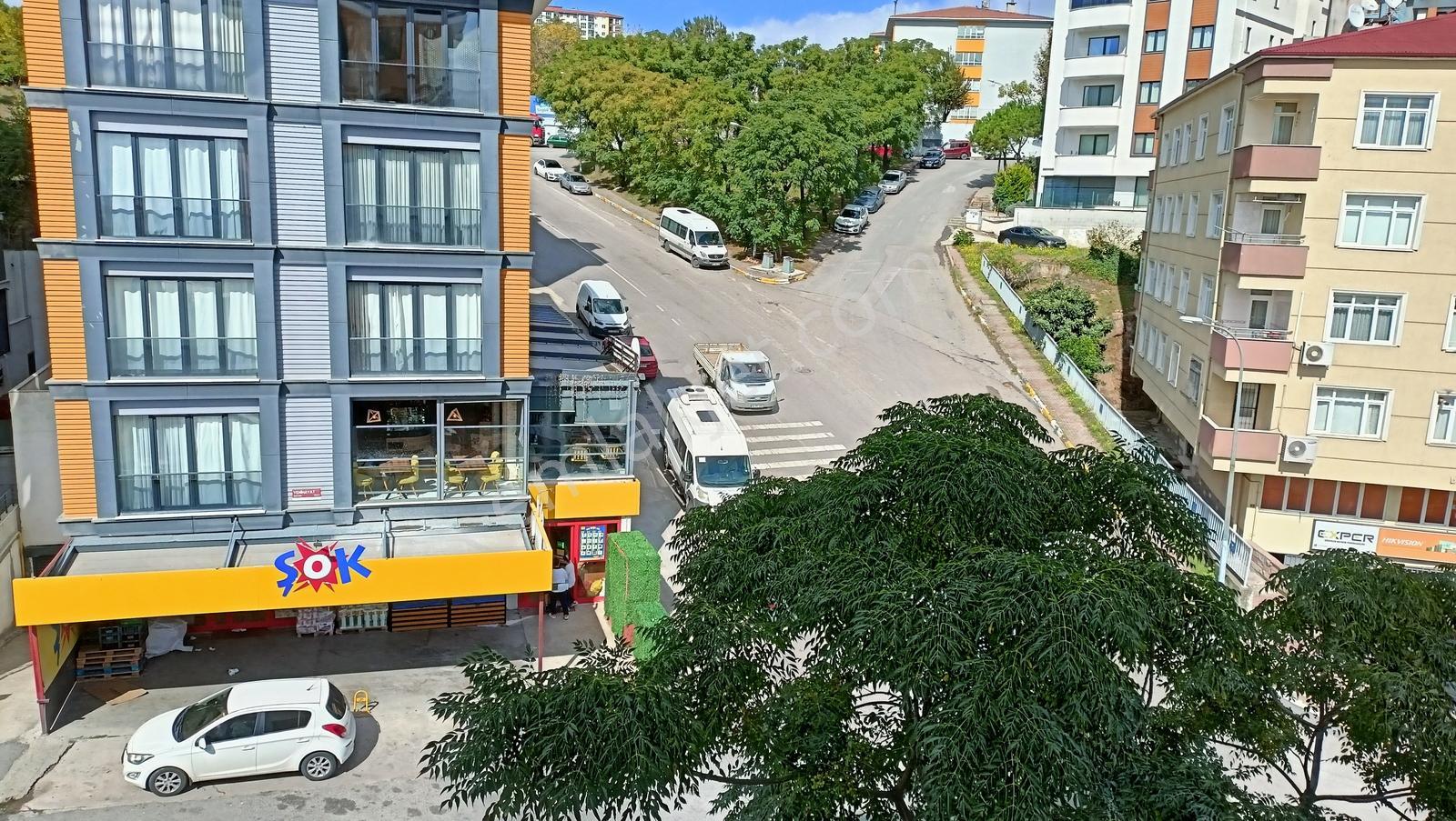 Cadde Üzerinde Metroya Yakın Oturuma Hazır 3+1 — fotoğraf 9
