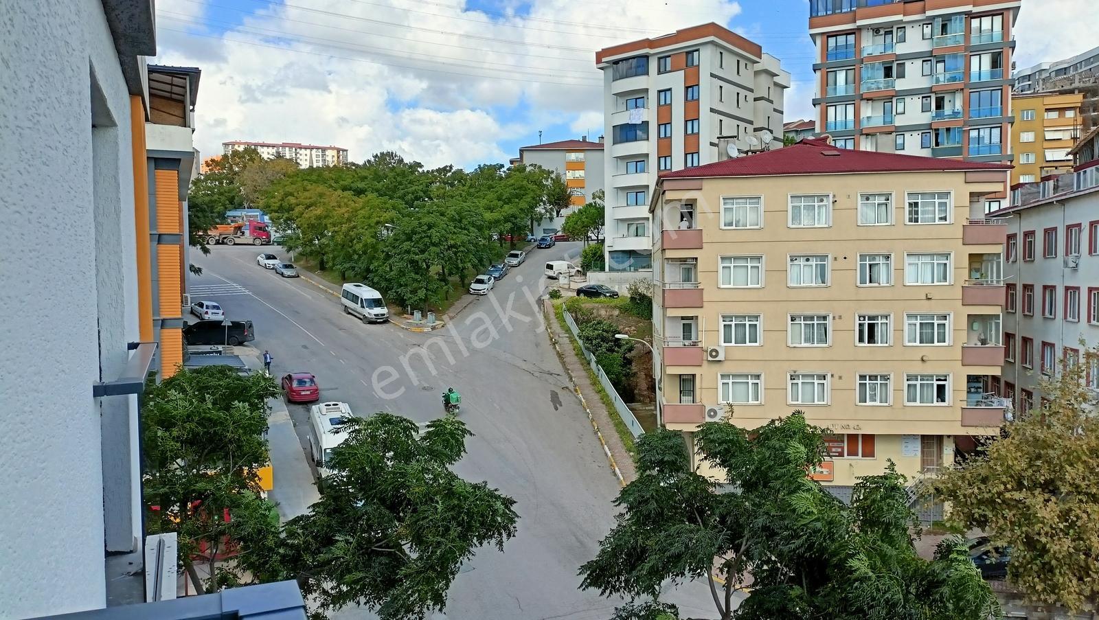 Cadde Üzerinde Metroya Yakın Oturuma Hazır 3+1 — fotoğraf 11