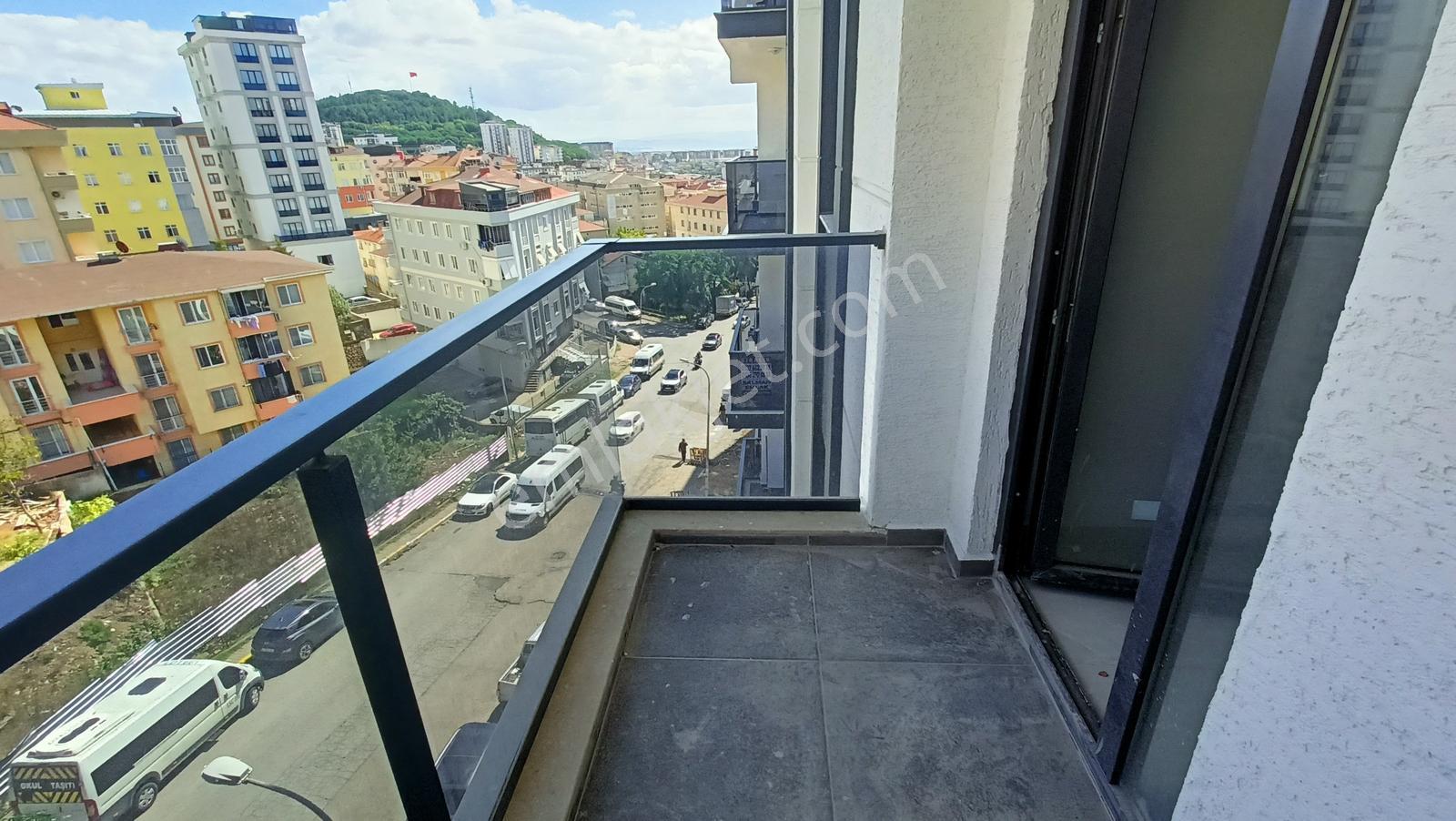 Cadde Üzerinde Metroya Yakın Oturuma Hazır 3+1 — fotoğraf 13