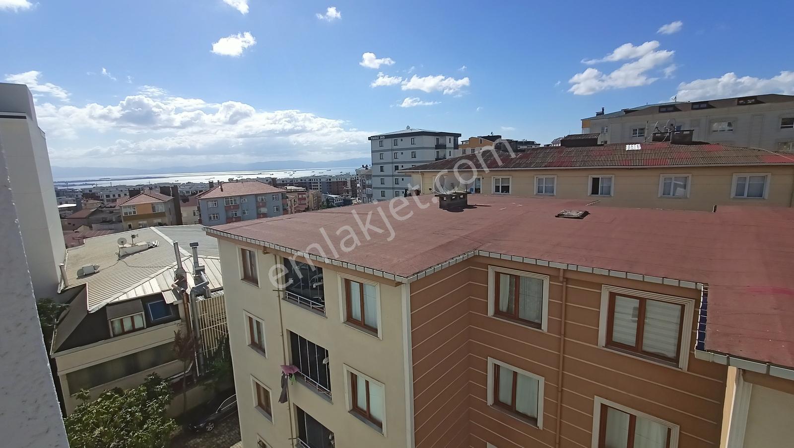 Cadde Üzerinde Metroya Yakın Oturuma Hazır 3+1 — fotoğraf 14