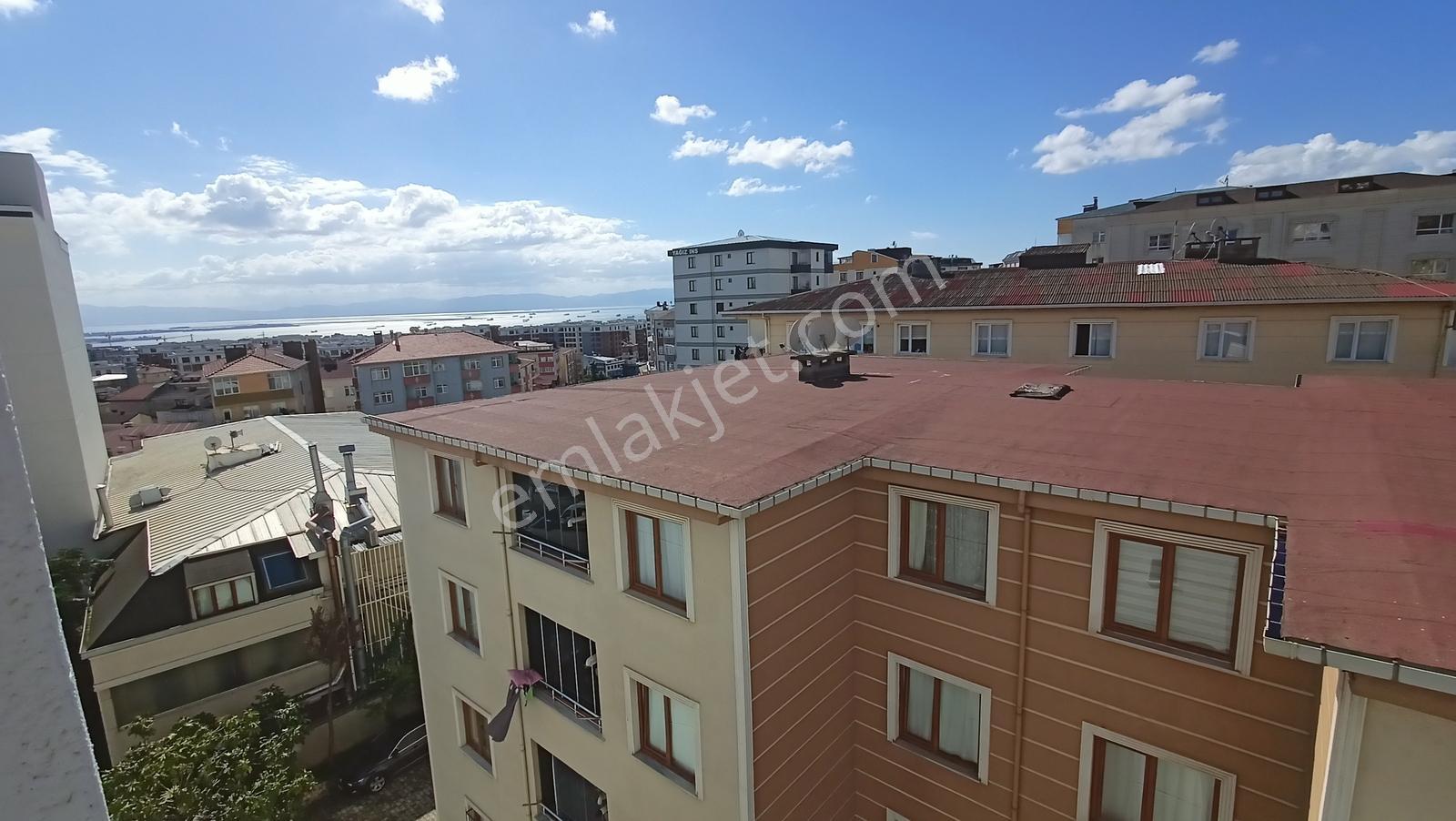 Cadde Üzerinde Metroya Yakın Oturuma Hazır 3+1 — fotoğraf 18
