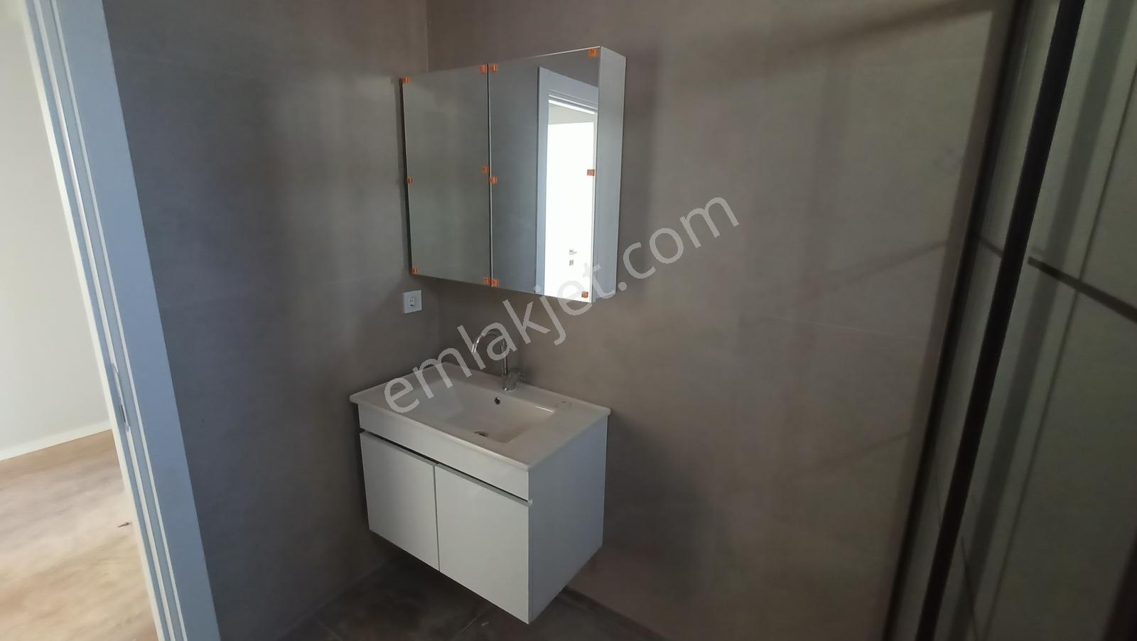 Cadde Üzerinde Metroya Yakın Oturuma Hazır 3+1 — fotoğraf 33