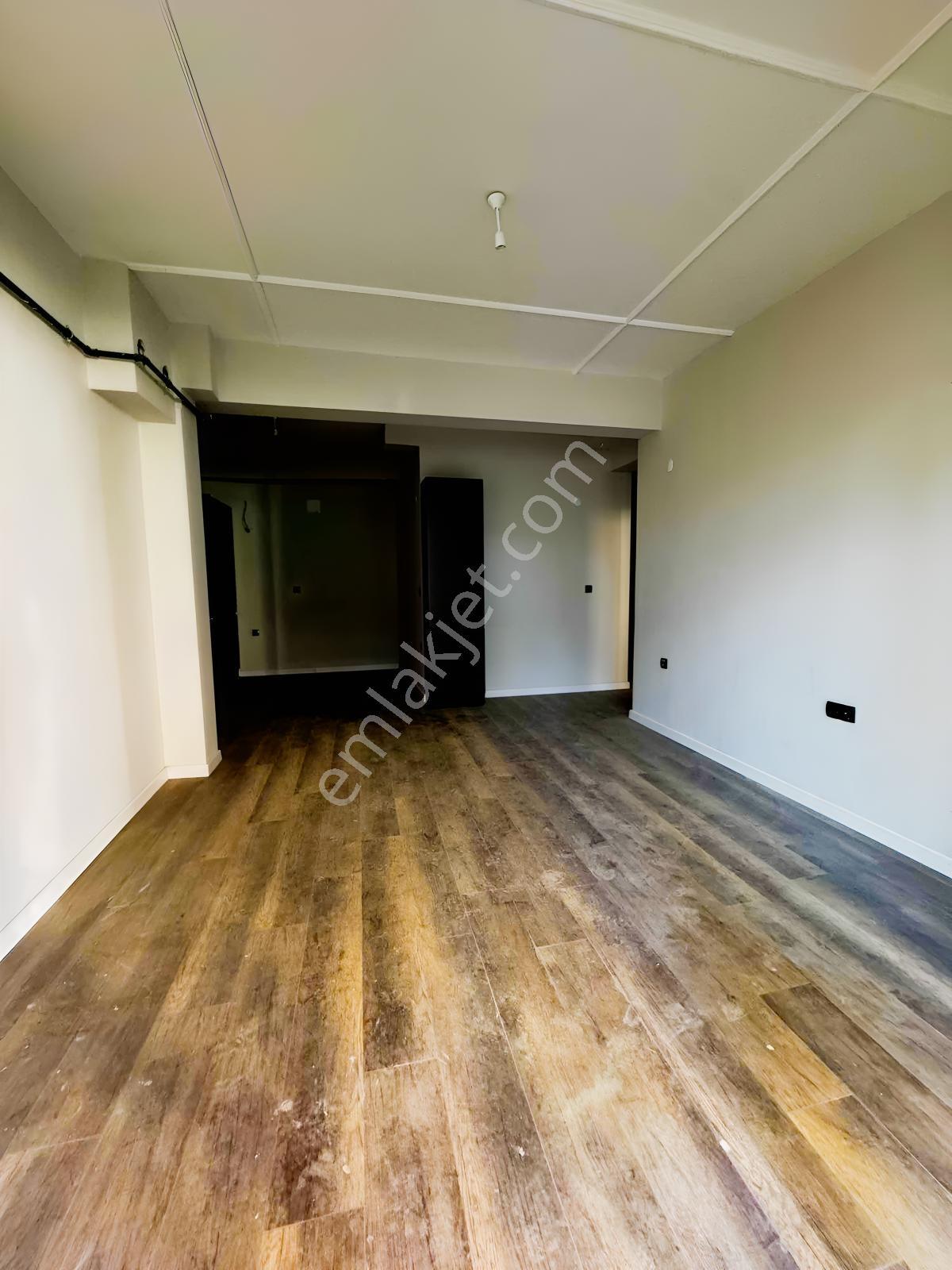 3 Bloklu Site İçerisinde Bahçe Kullanım Alanlı Lüks 2+1 — fotoğraf 2