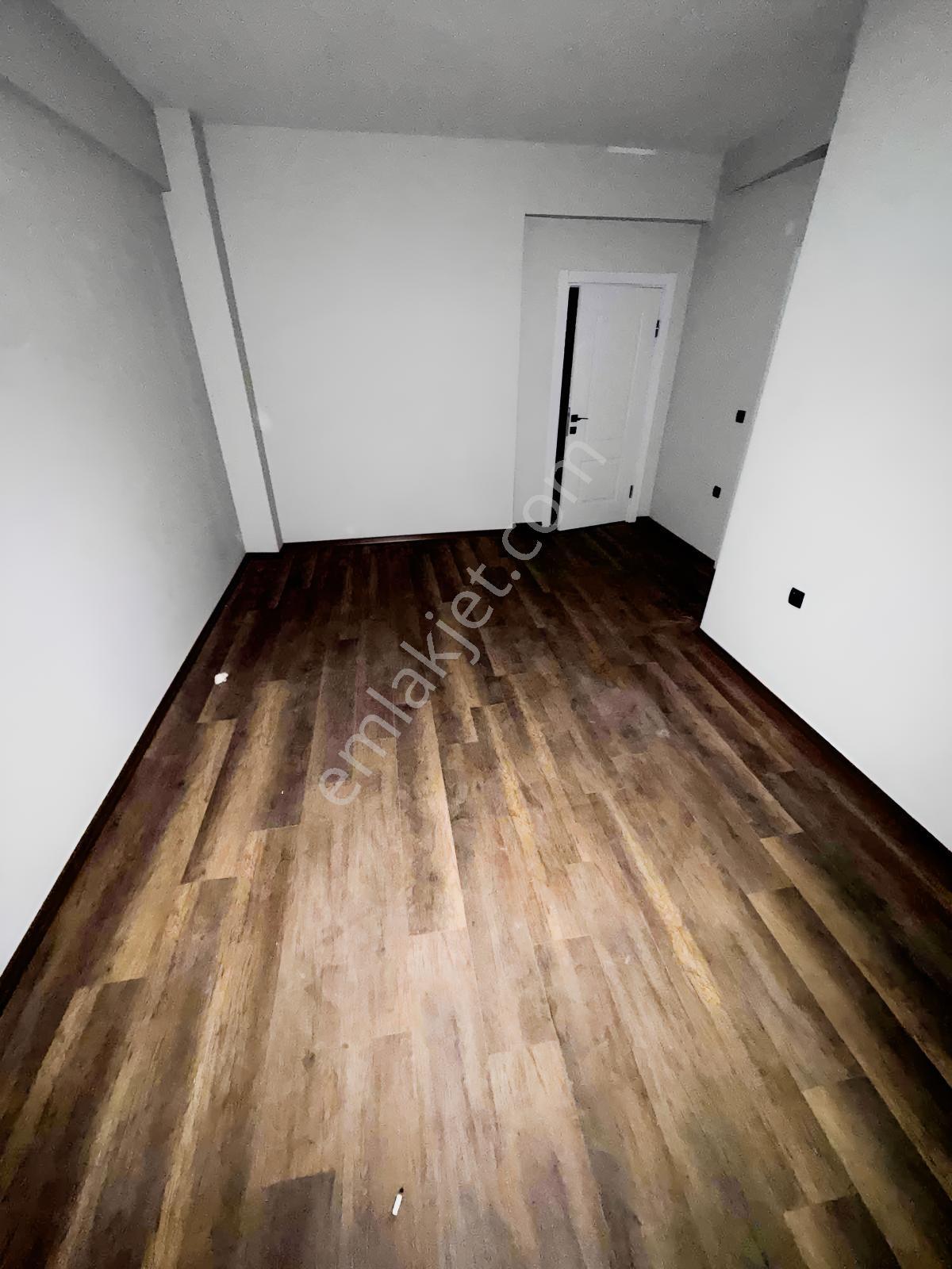 3 Bloklu Site İçerisinde Bahçe Kullanım Alanlı Lüks 2+1 — fotoğraf 10