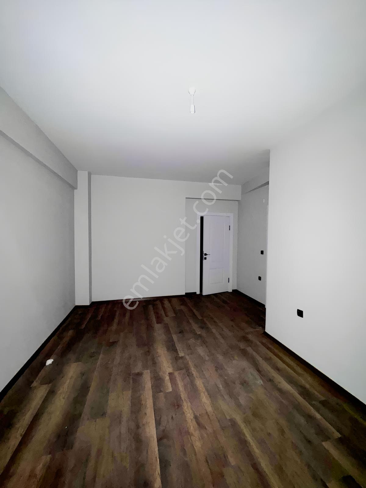 3 Bloklu Site İçerisinde Bahçe Kullanım Alanlı Lüks 2+1 — fotoğraf 11