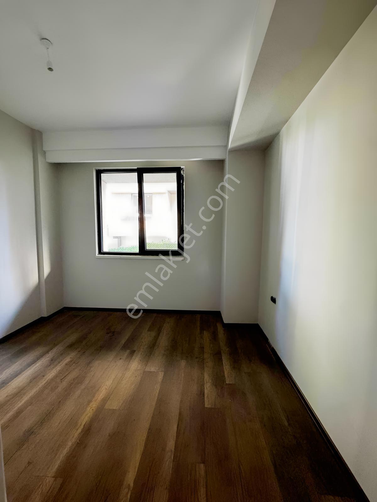 3 Bloklu Site İçerisinde Bahçe Kullanım Alanlı Lüks 2+1 — fotoğraf 16