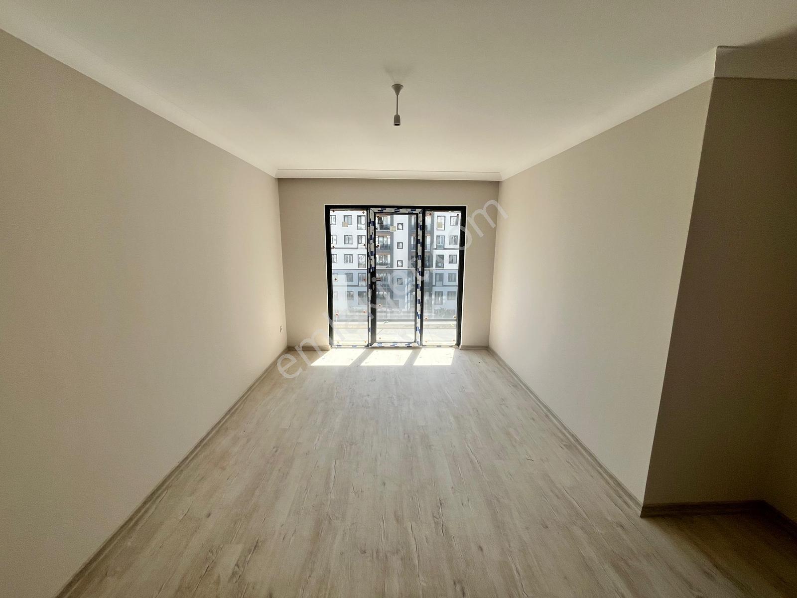 Pendik Mir Metro Sitesi Ön Cephe Manzaralı Satılık 2+1 Daire — fotoğraf 8