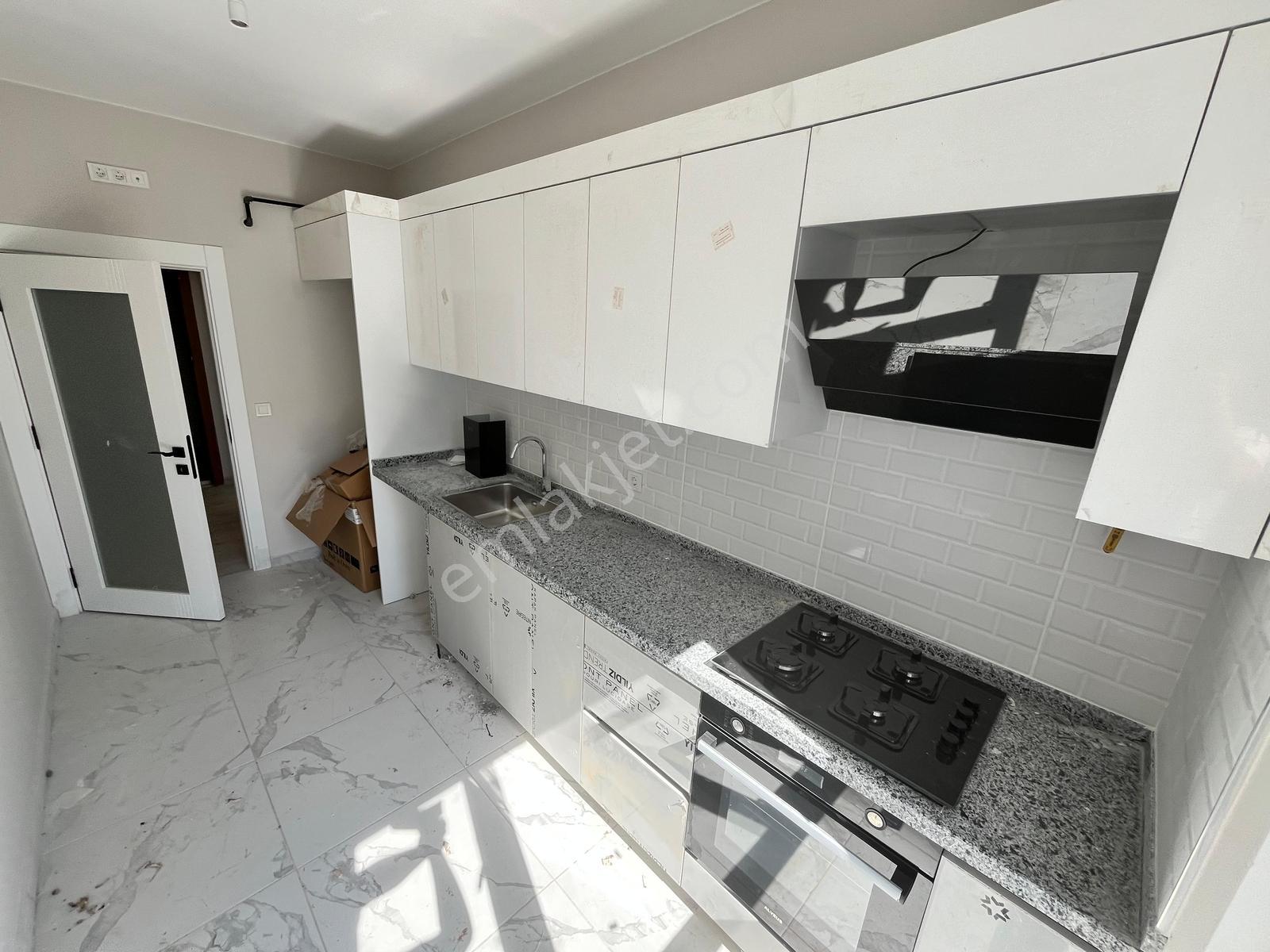 Pendik Mir Metro Sitesi Ön Cephe Manzaralı Satılık 2+1 Daire — fotoğraf 25