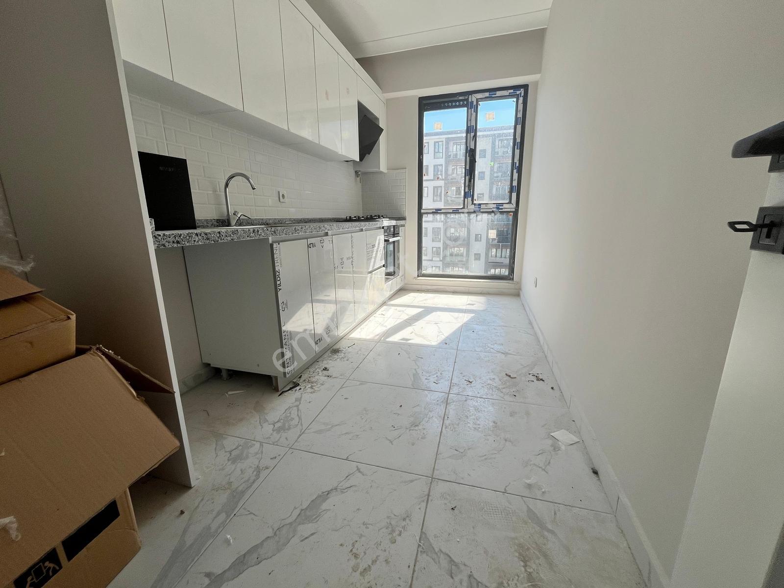 Pendik Mir Metro Sitesi Ön Cephe Manzaralı Satılık 2+1 Daire — fotoğraf 26