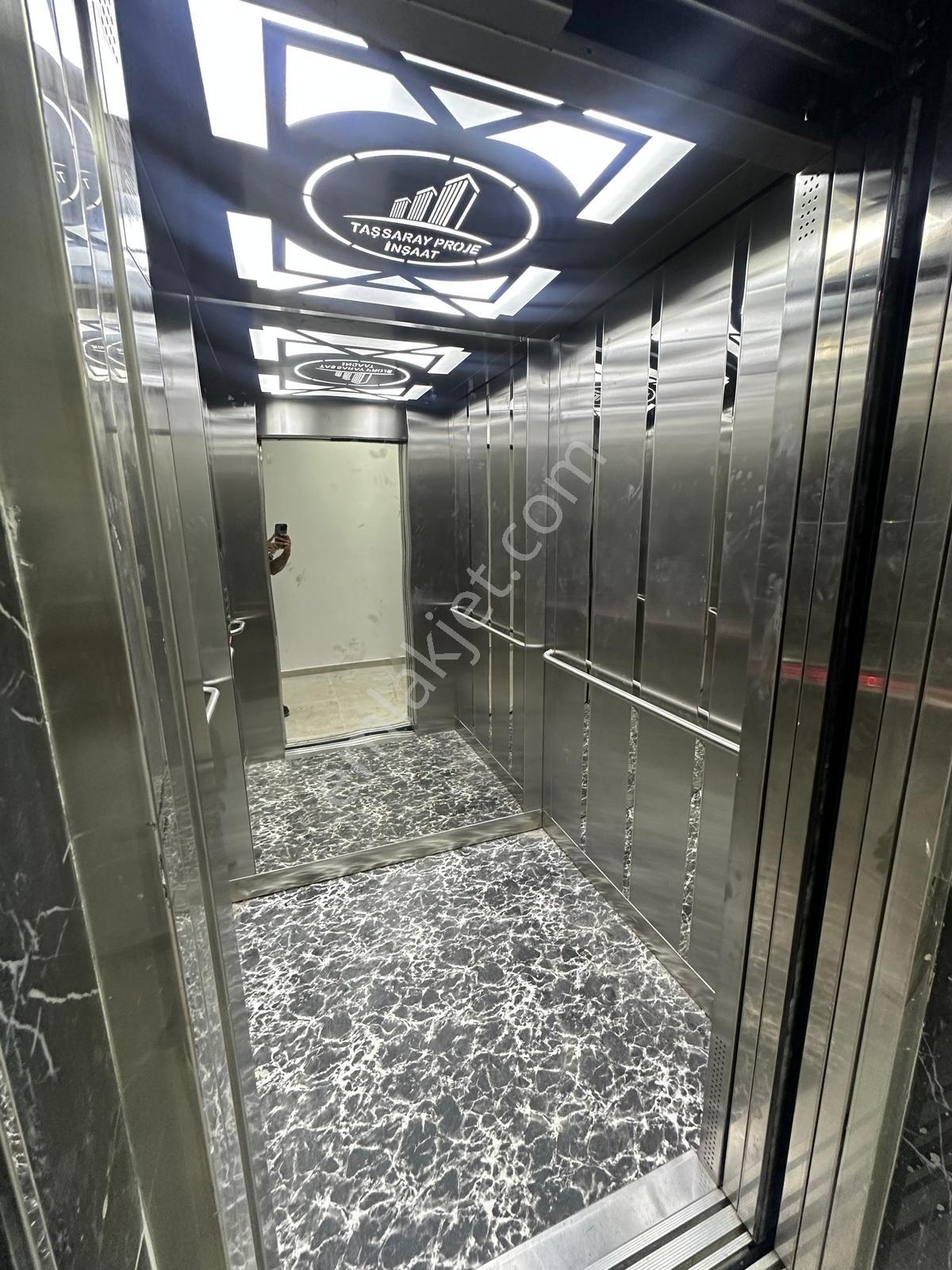 Family' Den Şirinevler Otoparklı Sitede Satılık Lüx 2+1 Daire — fotoğraf 23