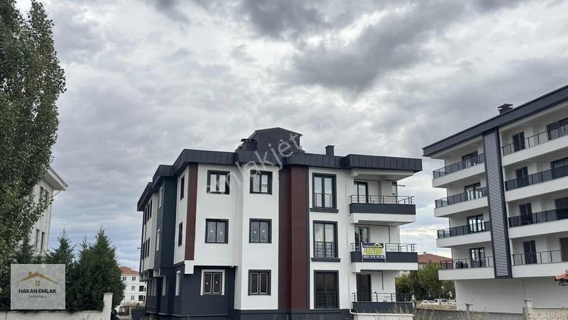 Hakan Emlaktan Kentparkın Karşısında Satılık Tam 2+1
