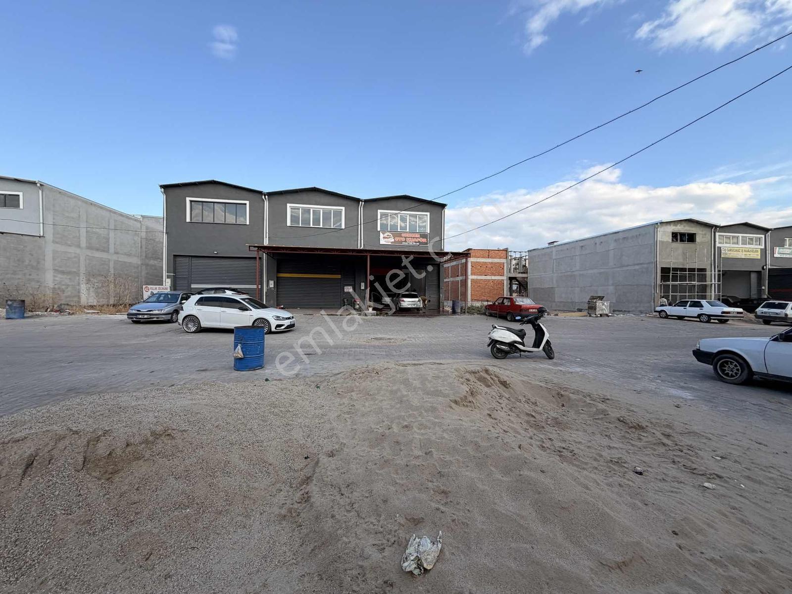 Nuri Giyik Sanayi Sitesinde 161 M2 Merkezi Konumda Satılık Arsa — fotoğraf 2