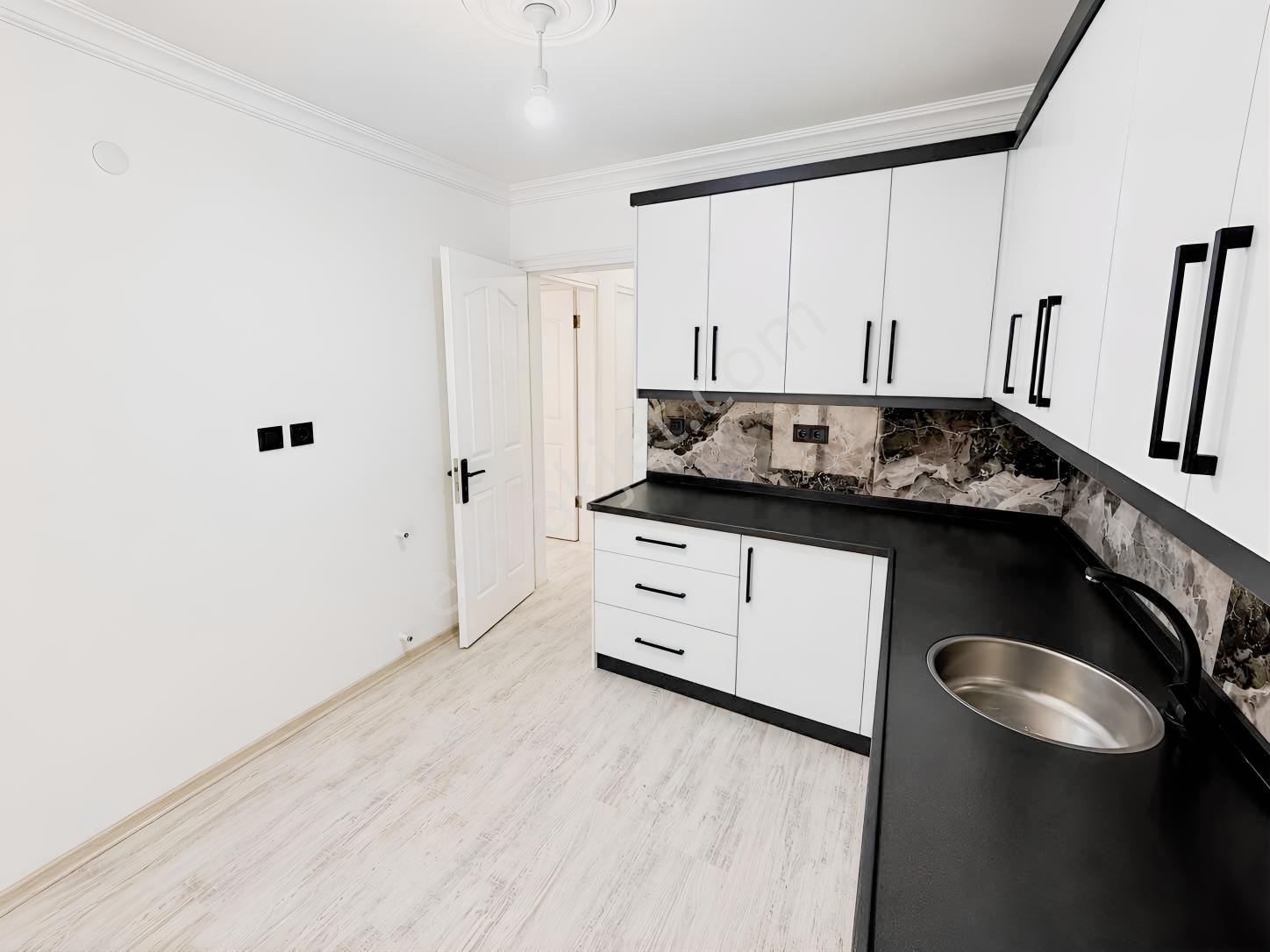 Kuşadası Sehir Merkezinde Satılık Kelepir 2+1 90 M2 Daire — fotoğraf 2