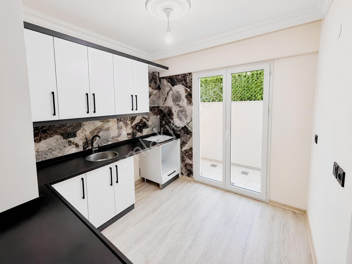 Kuşadası Sehir Merkezinde Satılık Kelepir 2+1 90 M2 Daire — fotoğraf 3