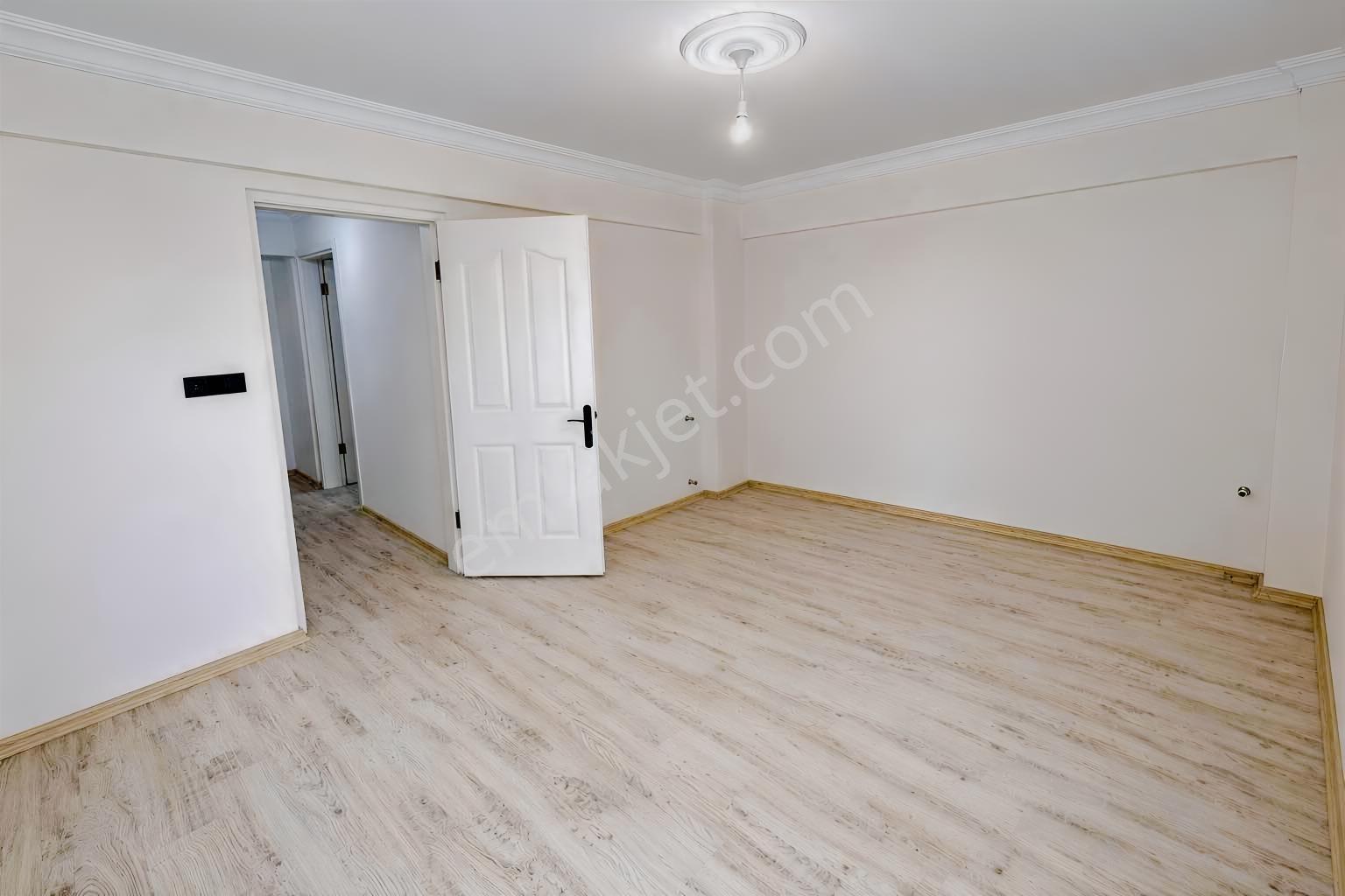 Kuşadası Sehir Merkezinde Satılık Kelepir 2+1 90 M2 Daire — fotoğraf 5