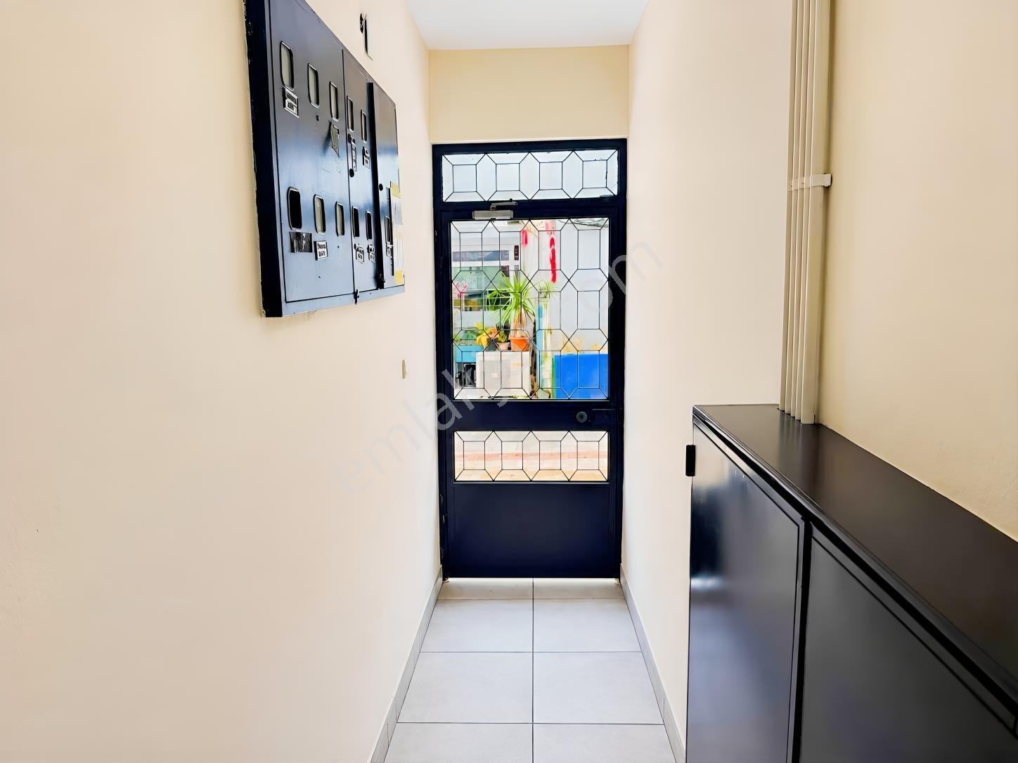 Kuşadası Sehir Merkezinde Satılık Kelepir 2+1 90 M2 Daire — fotoğraf 7