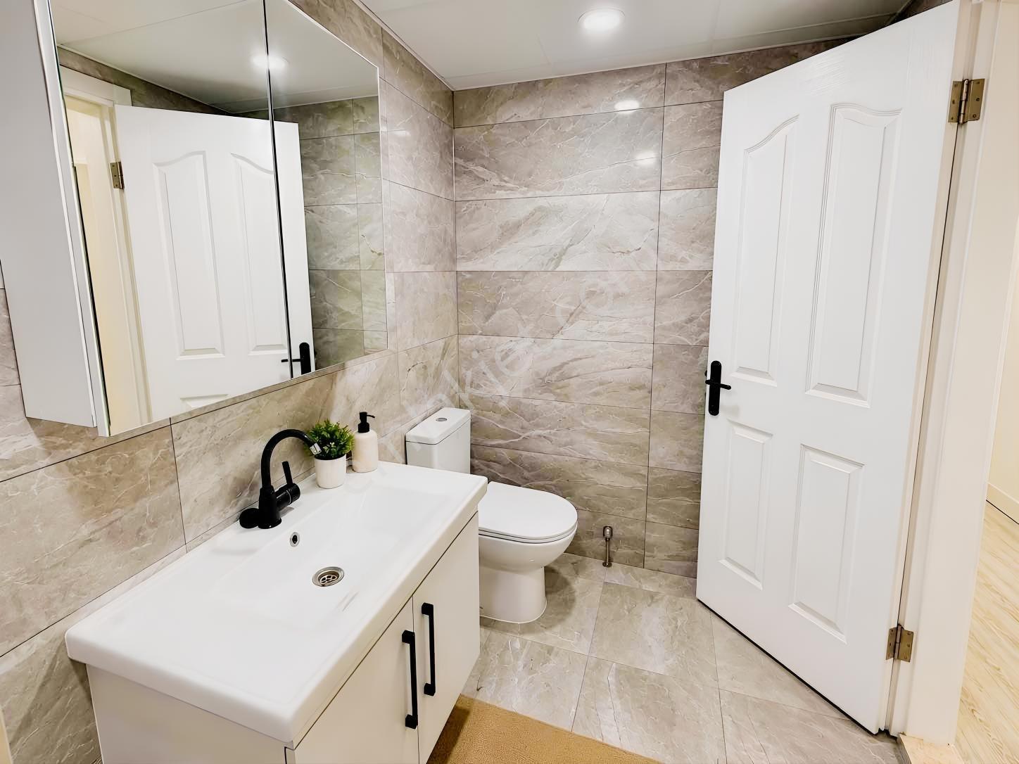 Kuşadası Sehir Merkezinde Satılık Kelepir 2+1 90 M2 Daire — fotoğraf 13