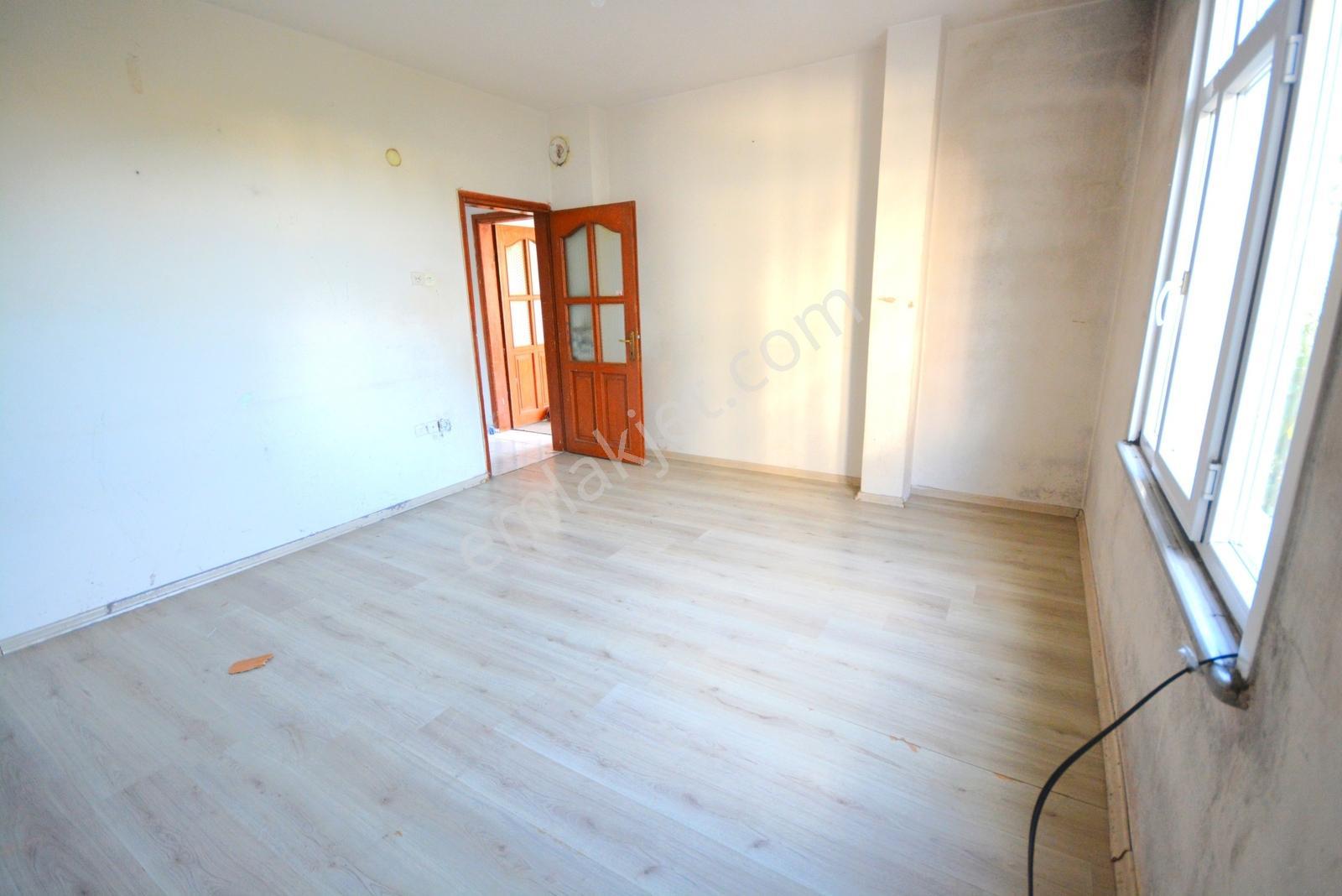 Satılık Pazarın Yanında 2+1 Merkezi Konumda Yatırımlık Daire — fotoğraf 2