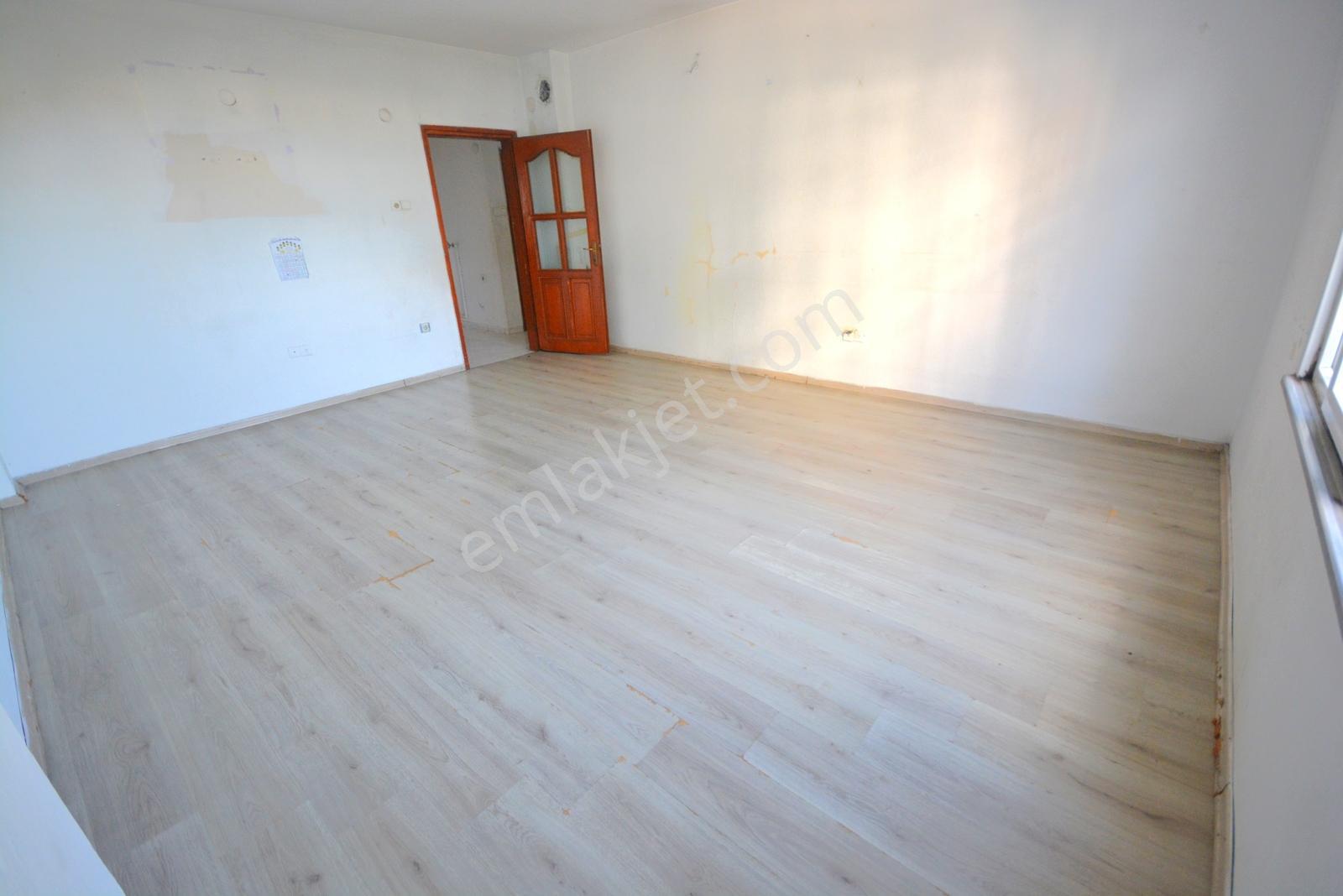 Satılık Pazarın Yanında 2+1 Merkezi Konumda Yatırımlık Daire — fotoğraf 3