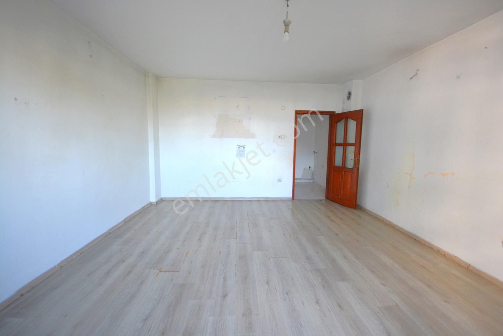 Satılık Pazarın Yanında 2+1 Merkezi Konumda Yatırımlık Daire — fotoğraf 4