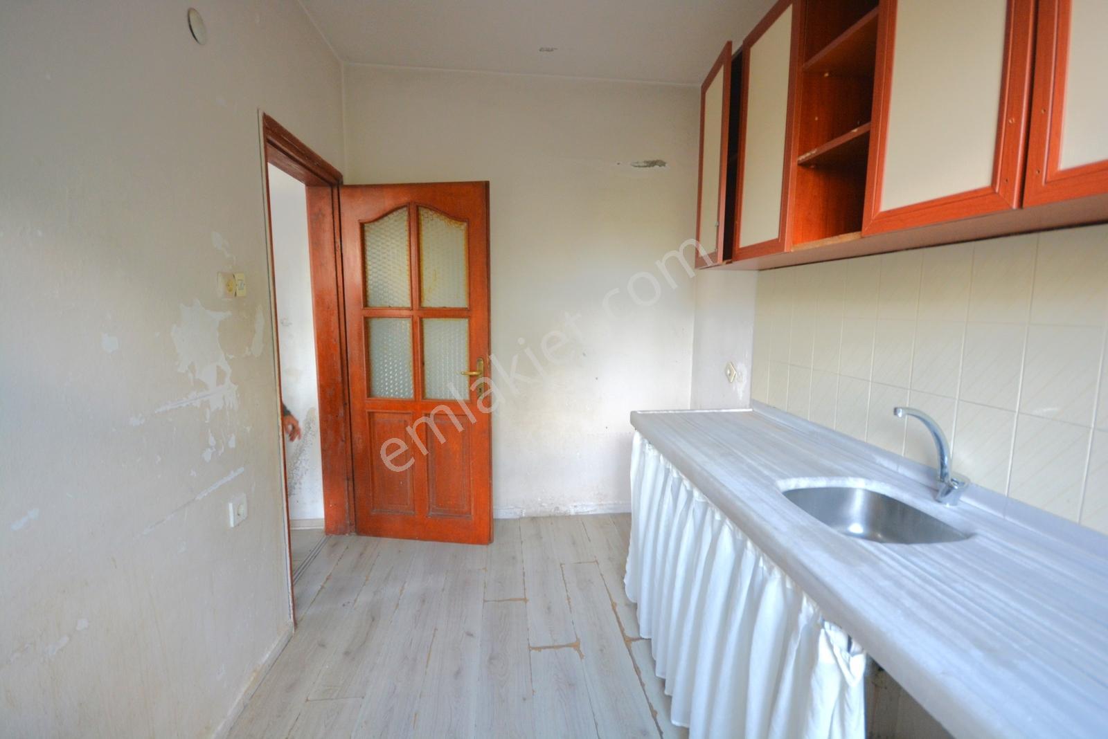 Satılık Pazarın Yanında 2+1 Merkezi Konumda Yatırımlık Daire — fotoğraf 18