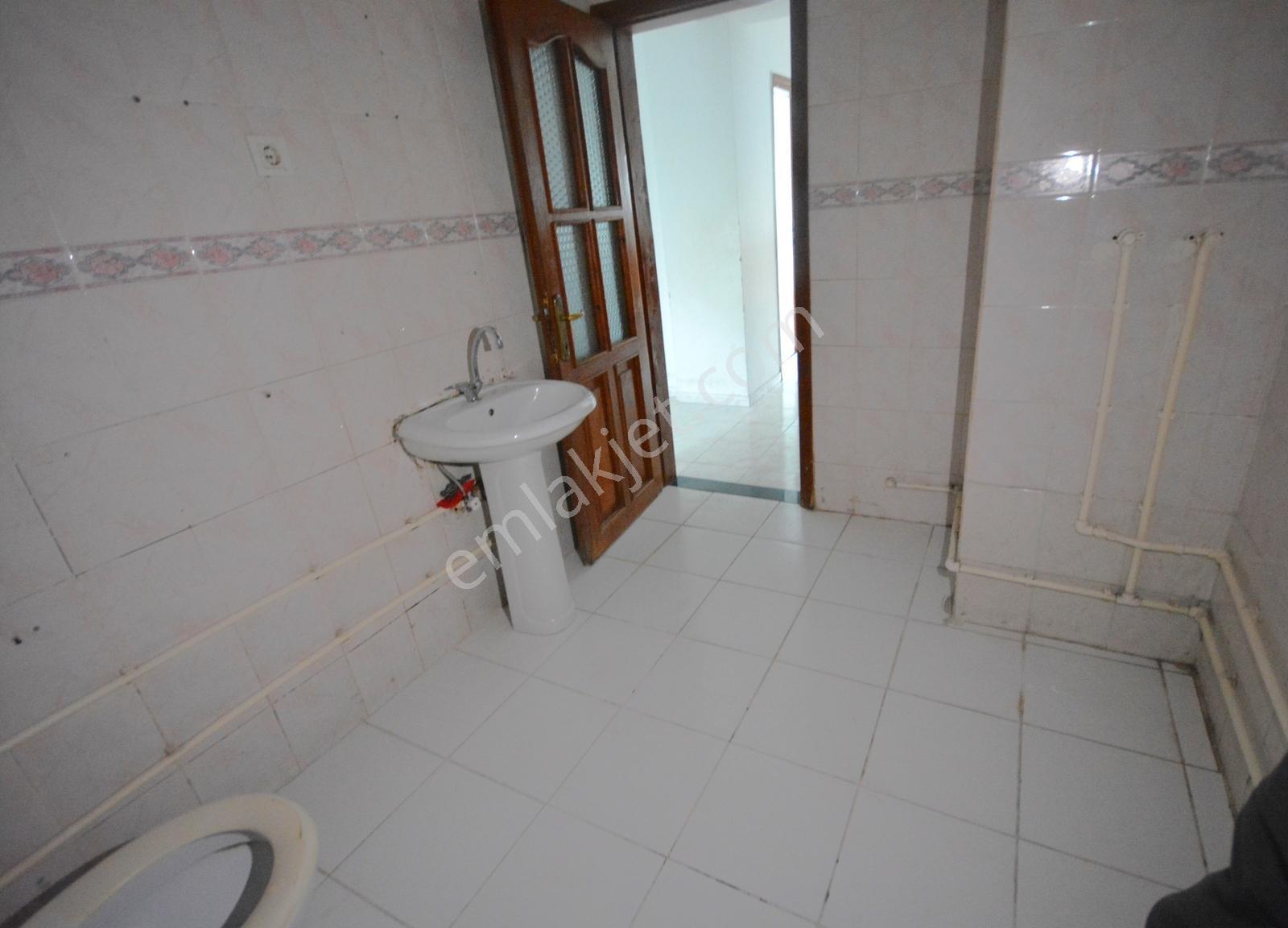 Satılık Pazarın Yanında 2+1 Merkezi Konumda Yatırımlık Daire — fotoğraf 24