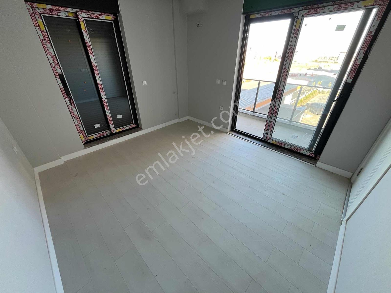 Havuzlu Kapalı Otoparklı Site İçinde Geniş Ve Lüks 1+1 — fotoğraf 4