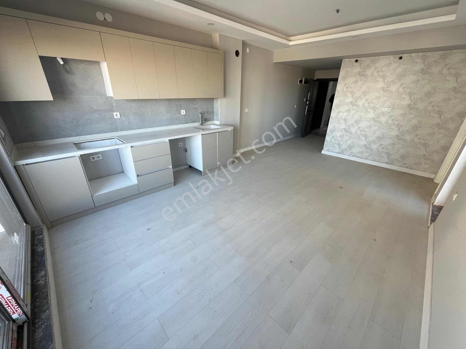 Havuzlu Kapalı Otoparklı Site İçinde Geniş Ve Lüks 1+1 — fotoğraf 6