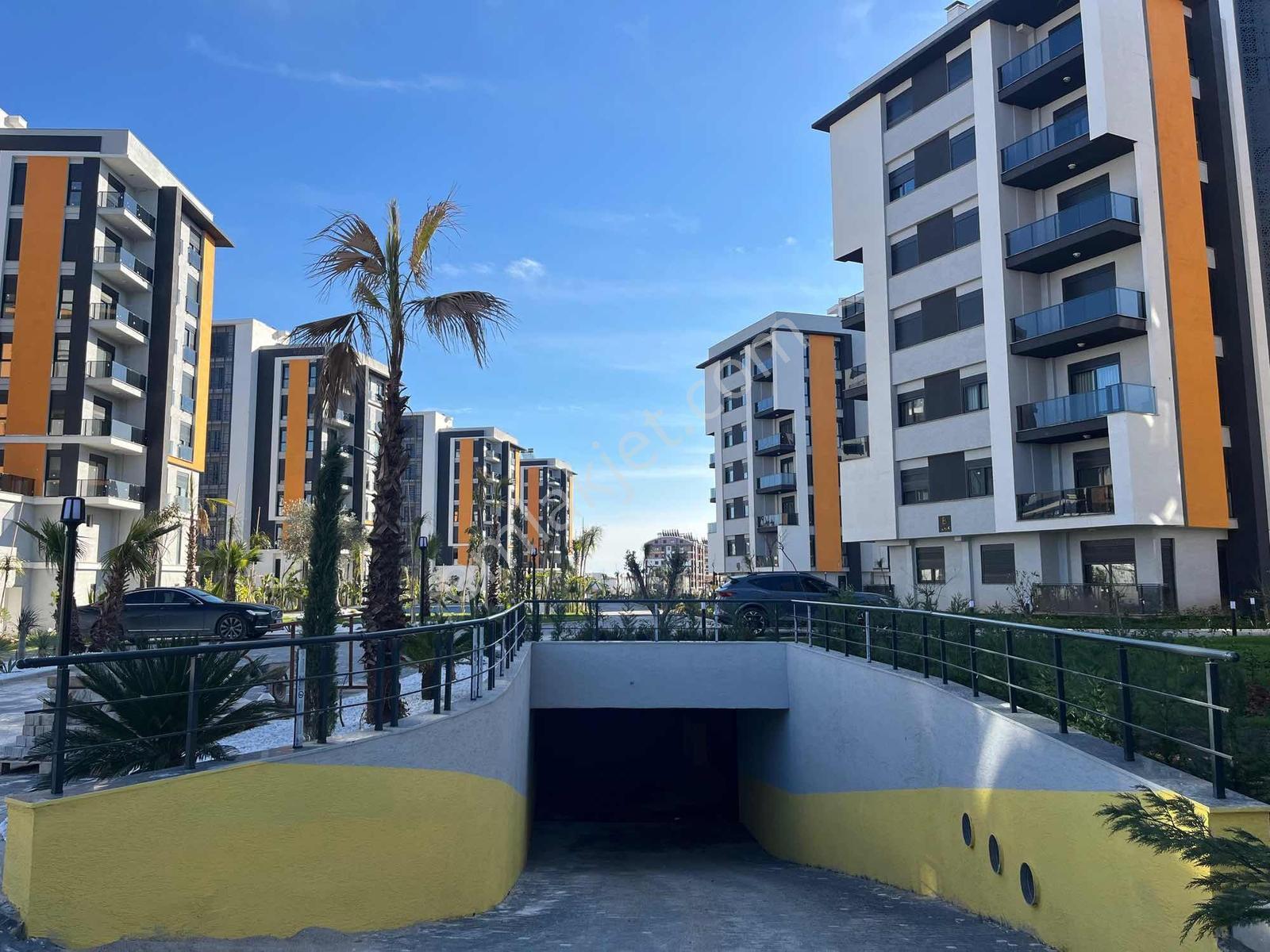 Havuzlu Kapalı Otoparklı Site İçinde Geniş Ve Lüks 1+1 — fotoğraf 10