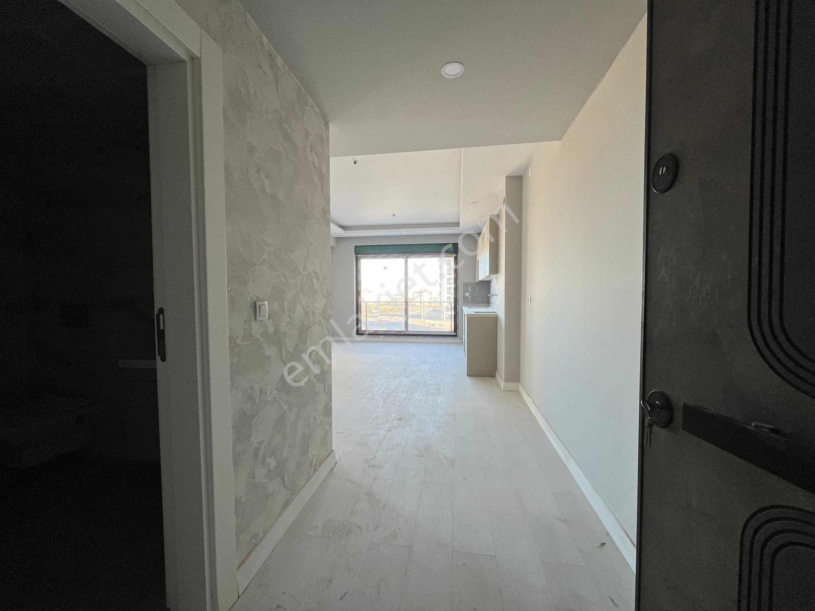 Havuzlu Kapalı Otoparklı Site İçinde Geniş Ve Lüks 1+1 — fotoğraf 11